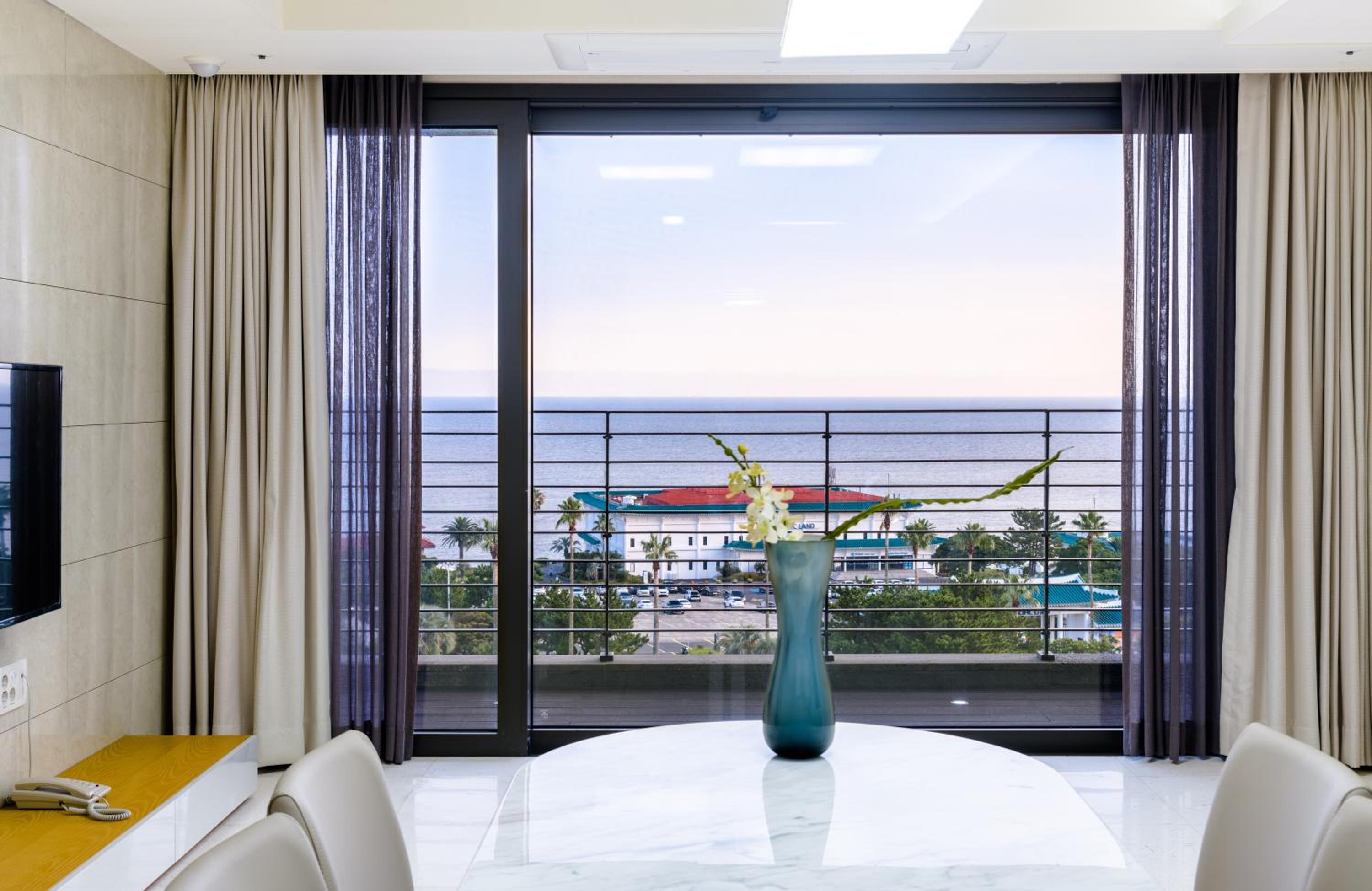 Deluxe Suite - Photo 22