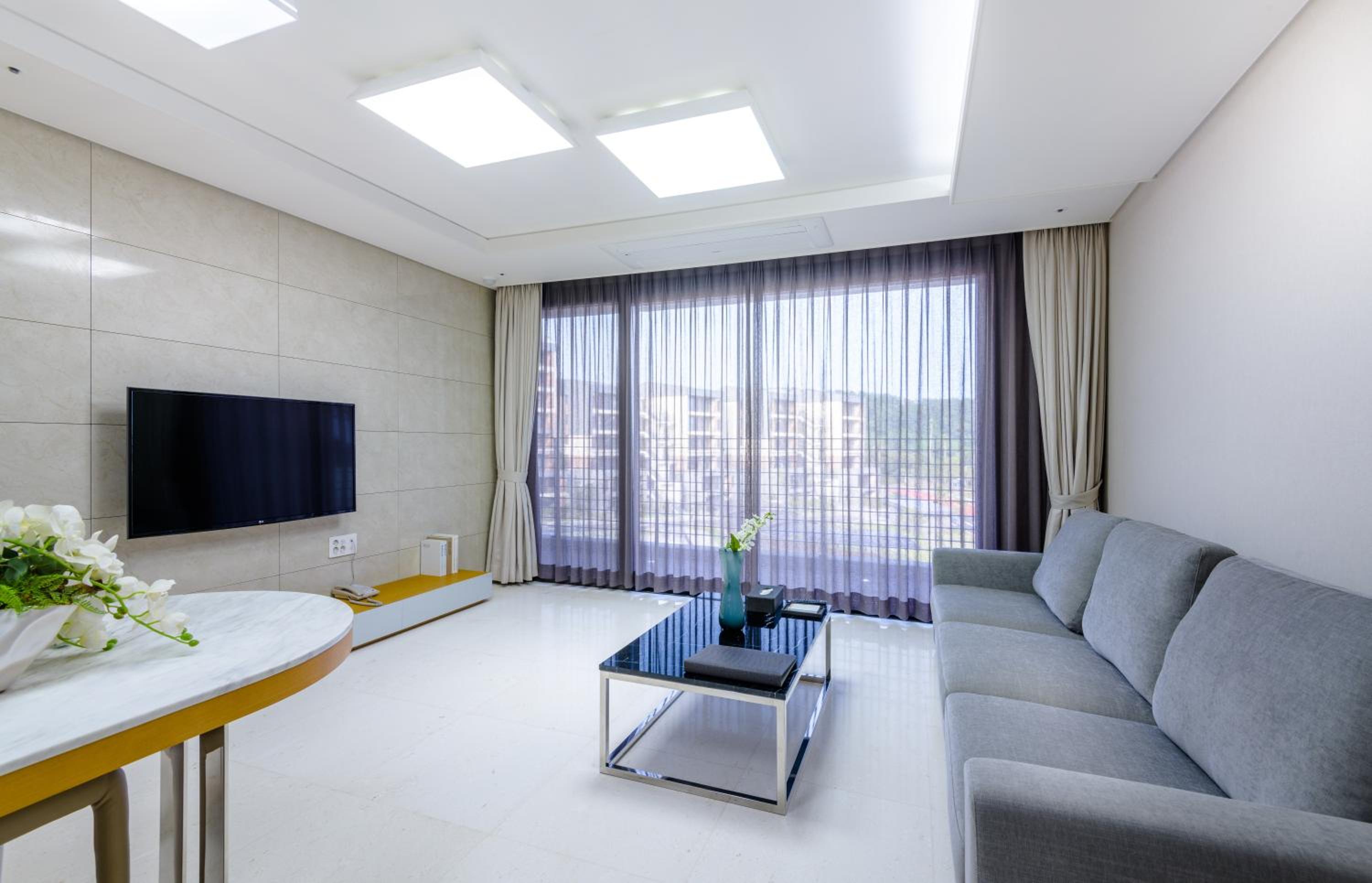 Deluxe Suite - Photo 1