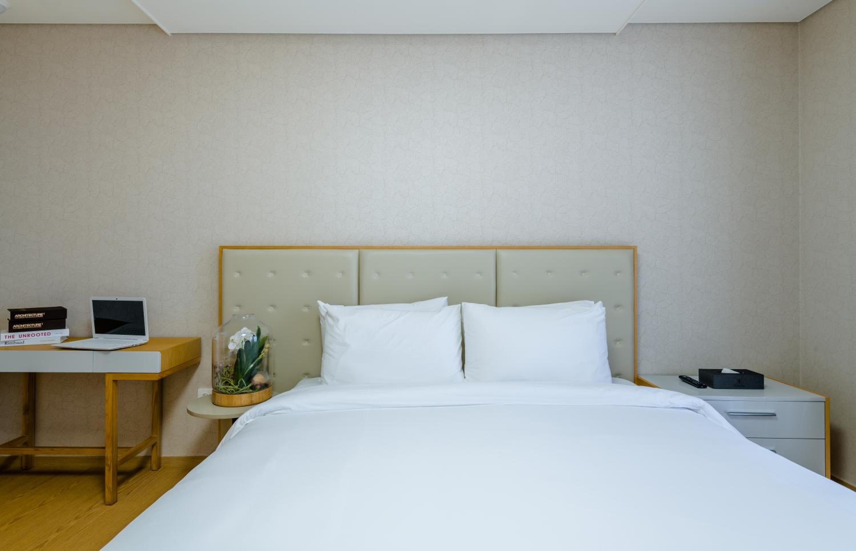 Deluxe Suite - Photo 7