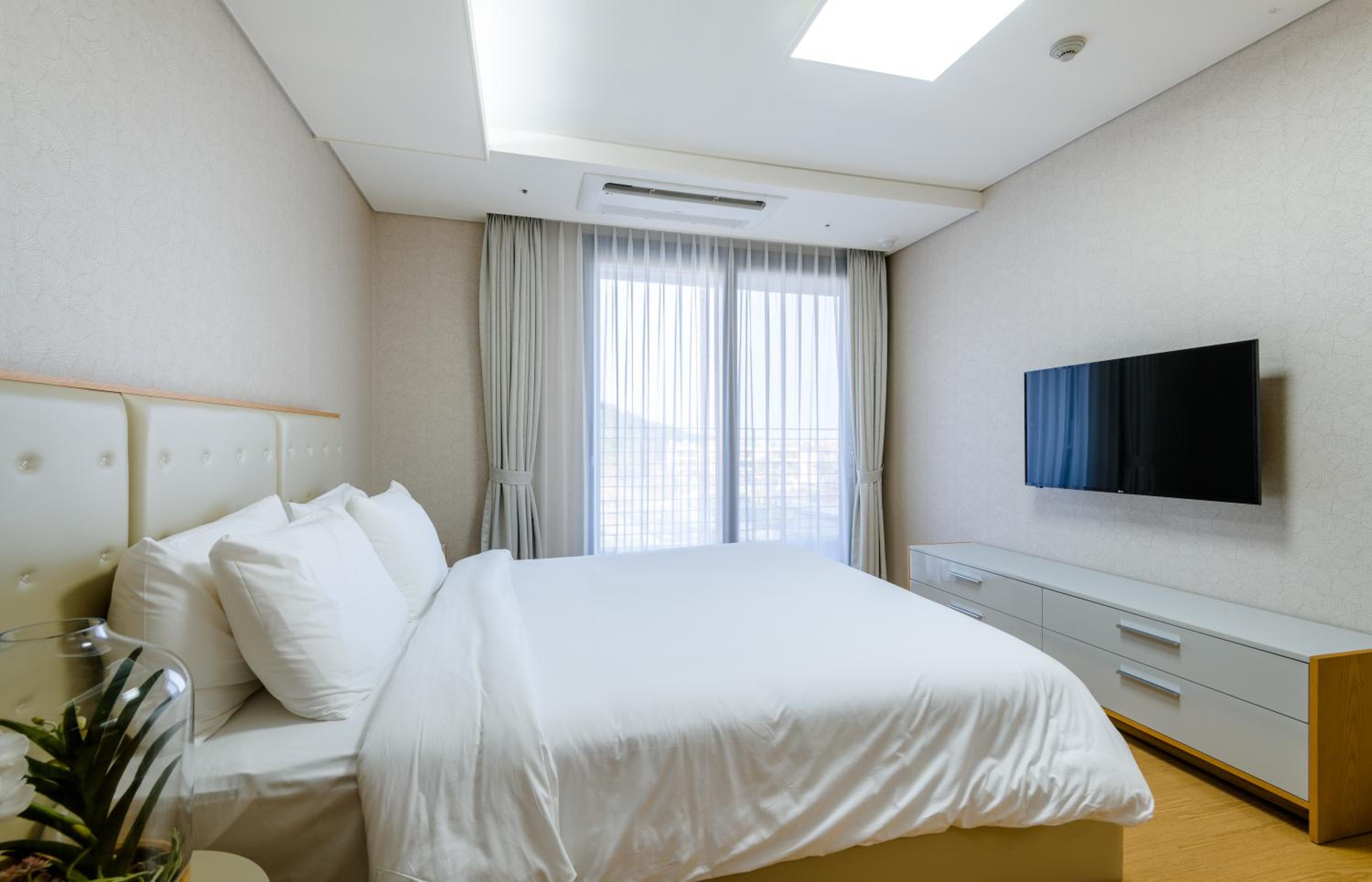 Deluxe Suite - Photo 9
