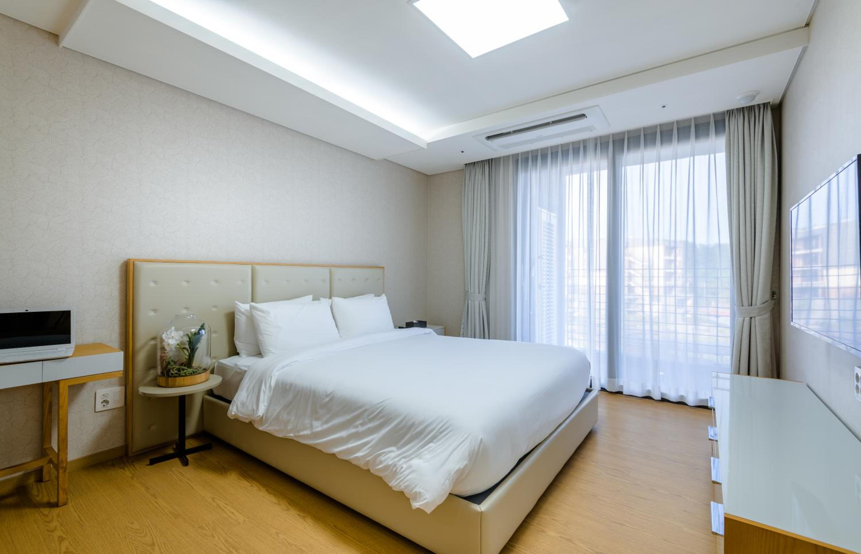 Deluxe Suite - Photo 10
