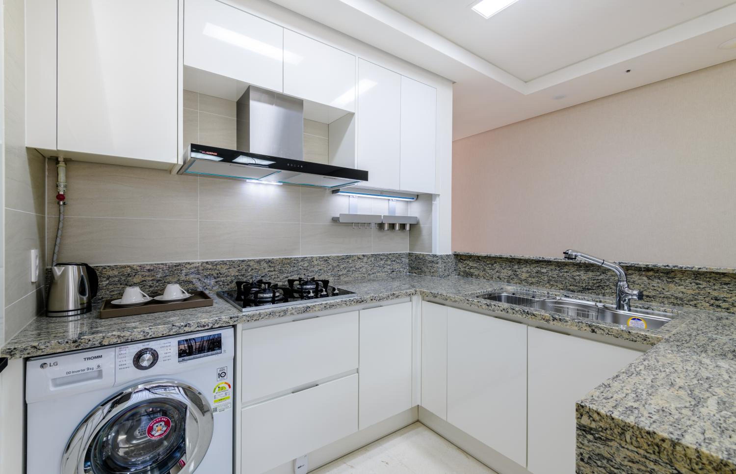 Deluxe Suite - Photo 11