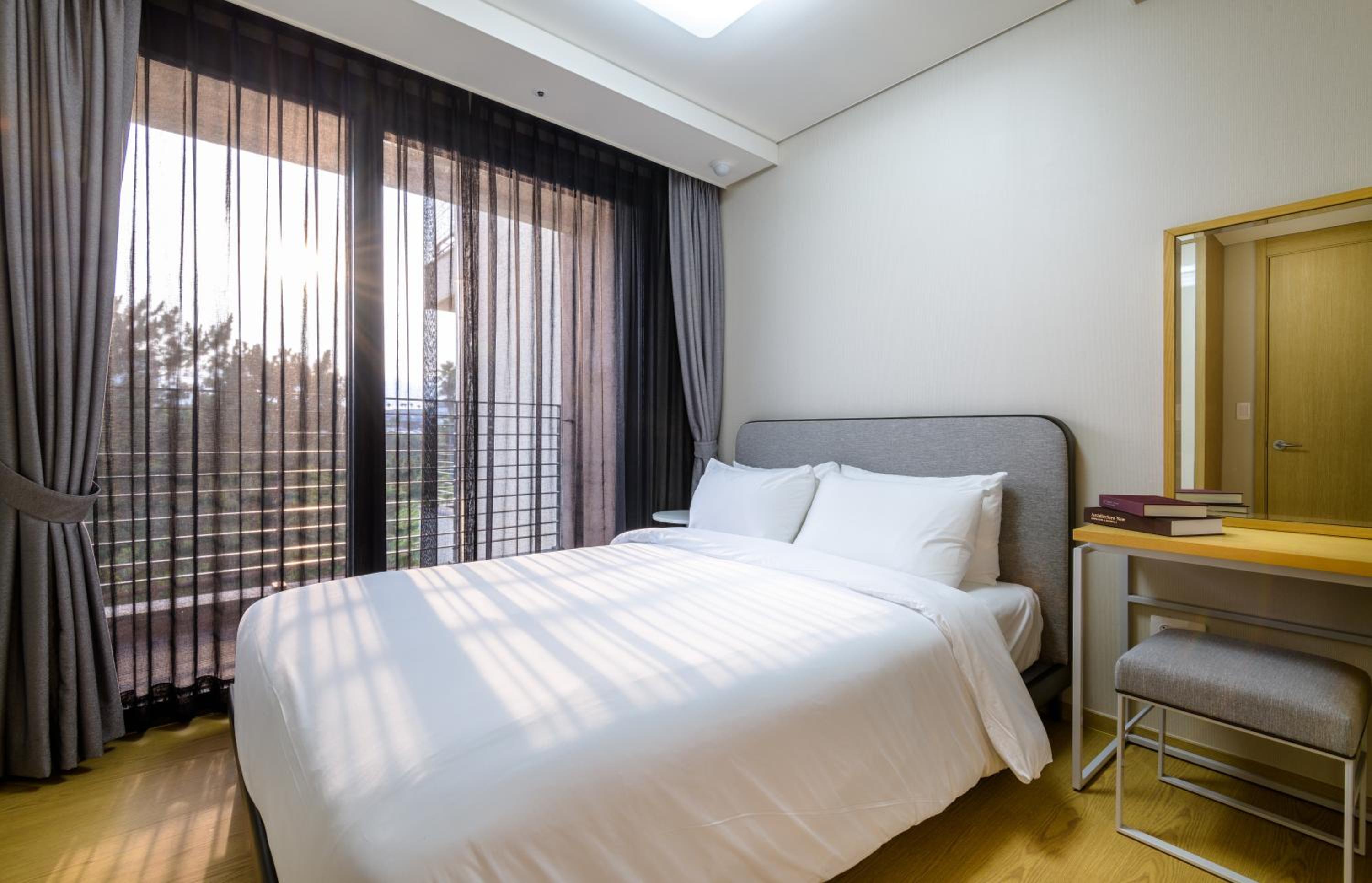 Deluxe Suite - Photo 5