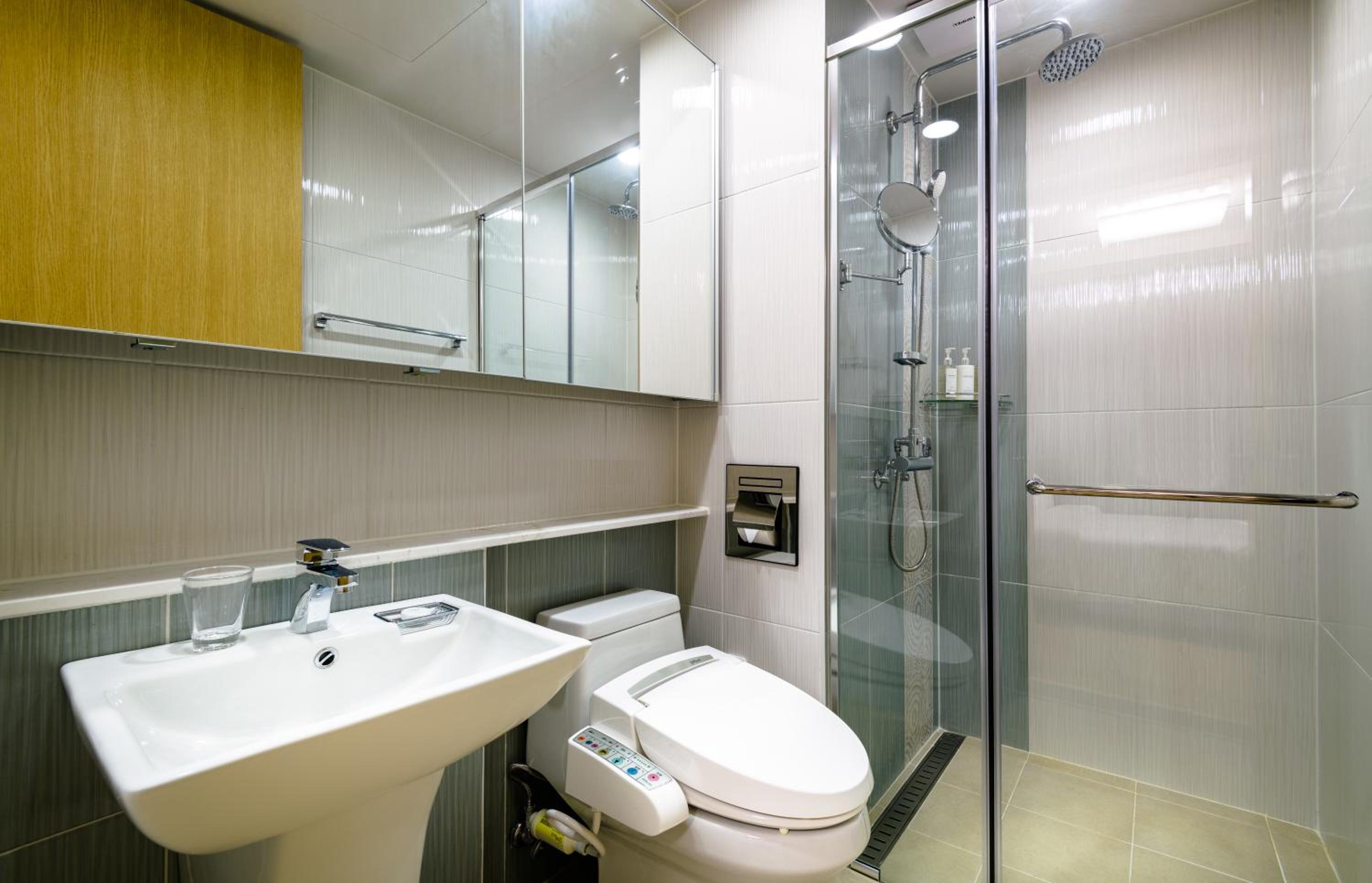 Deluxe Suite - Photo 8