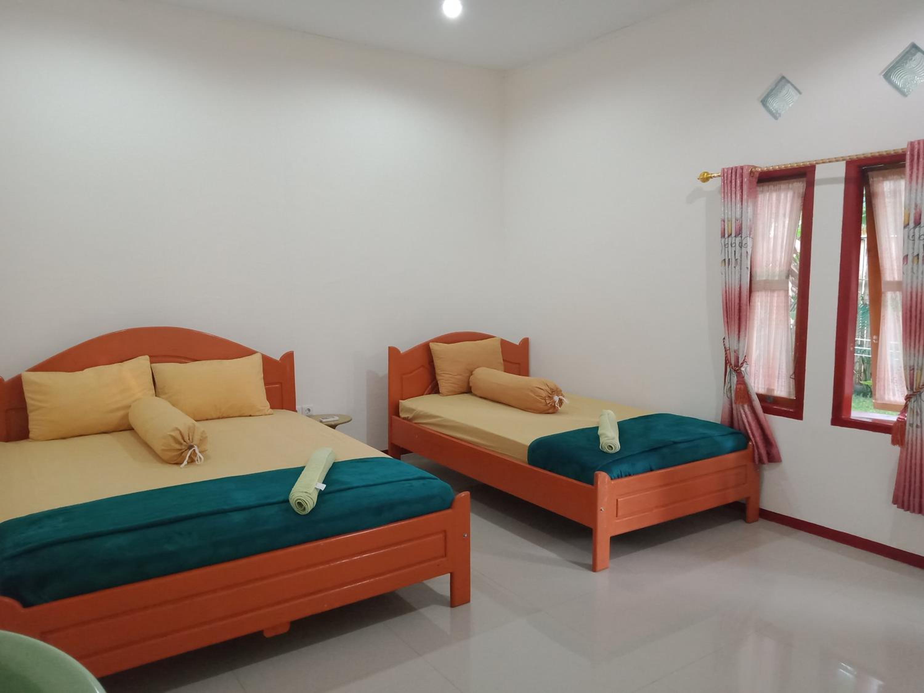 Triple Room with Private Bathroom - Photo 1