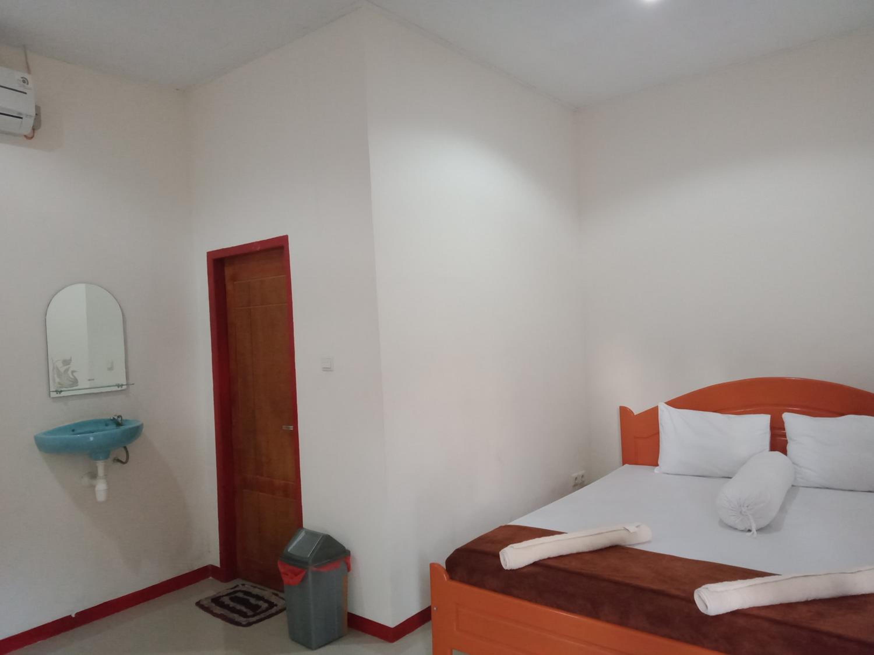 Double Room with Private Bathroom - Photo 3