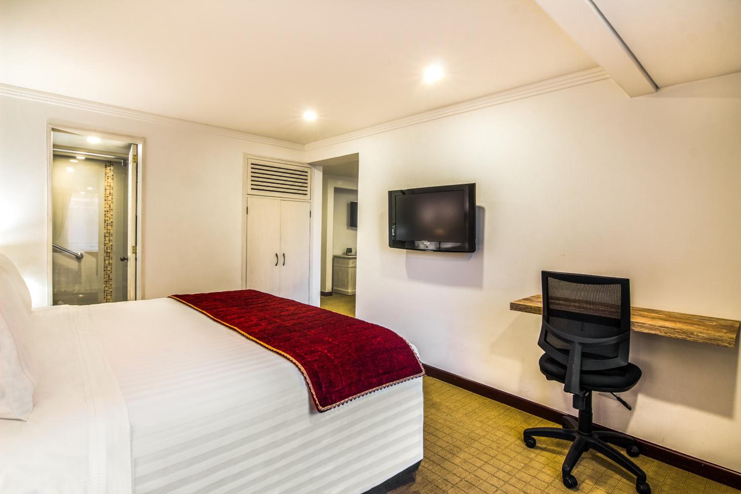 Standard Twin Room - Photo 2