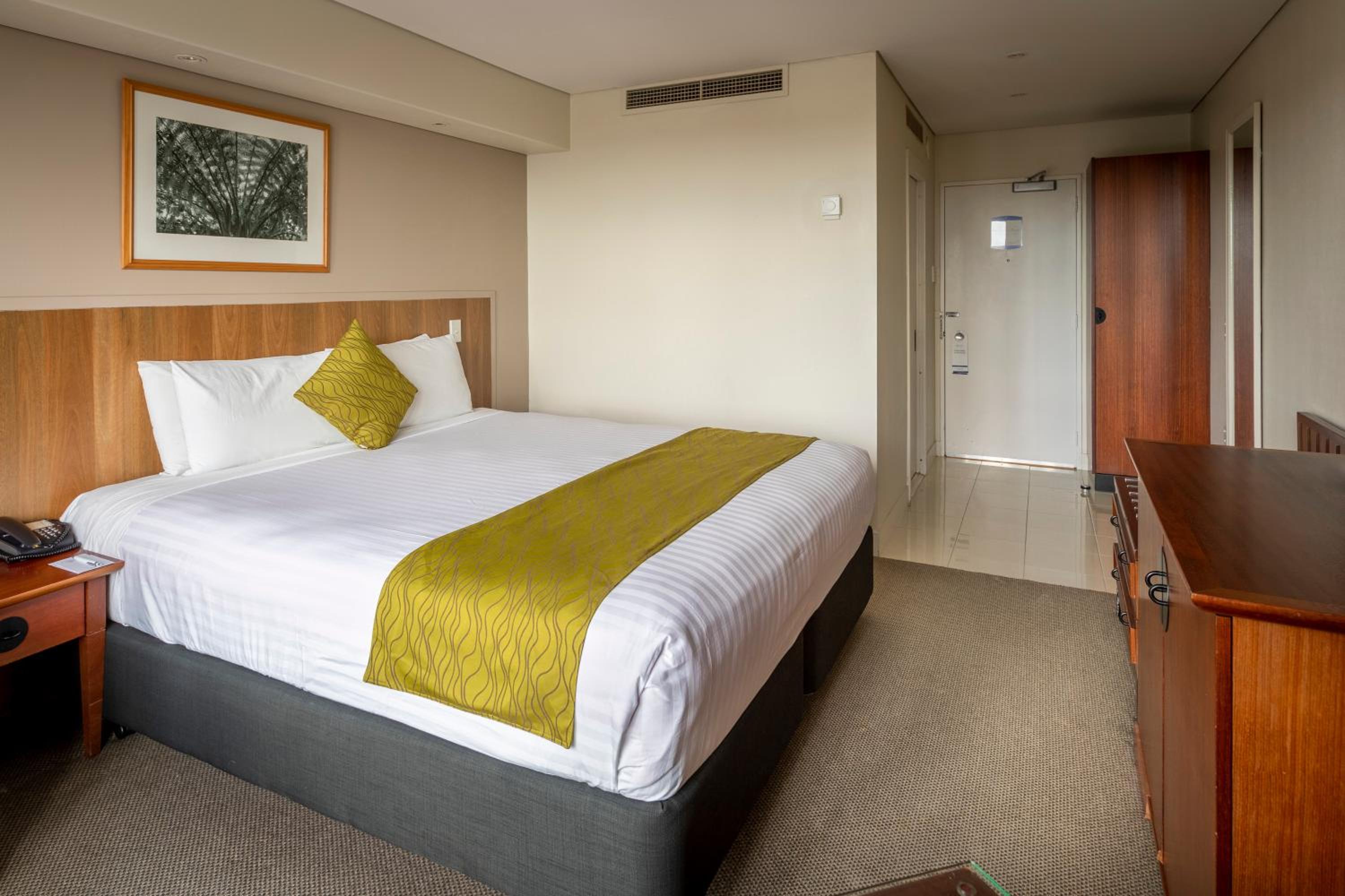 Superior King Room with Harbor View - Photo 7