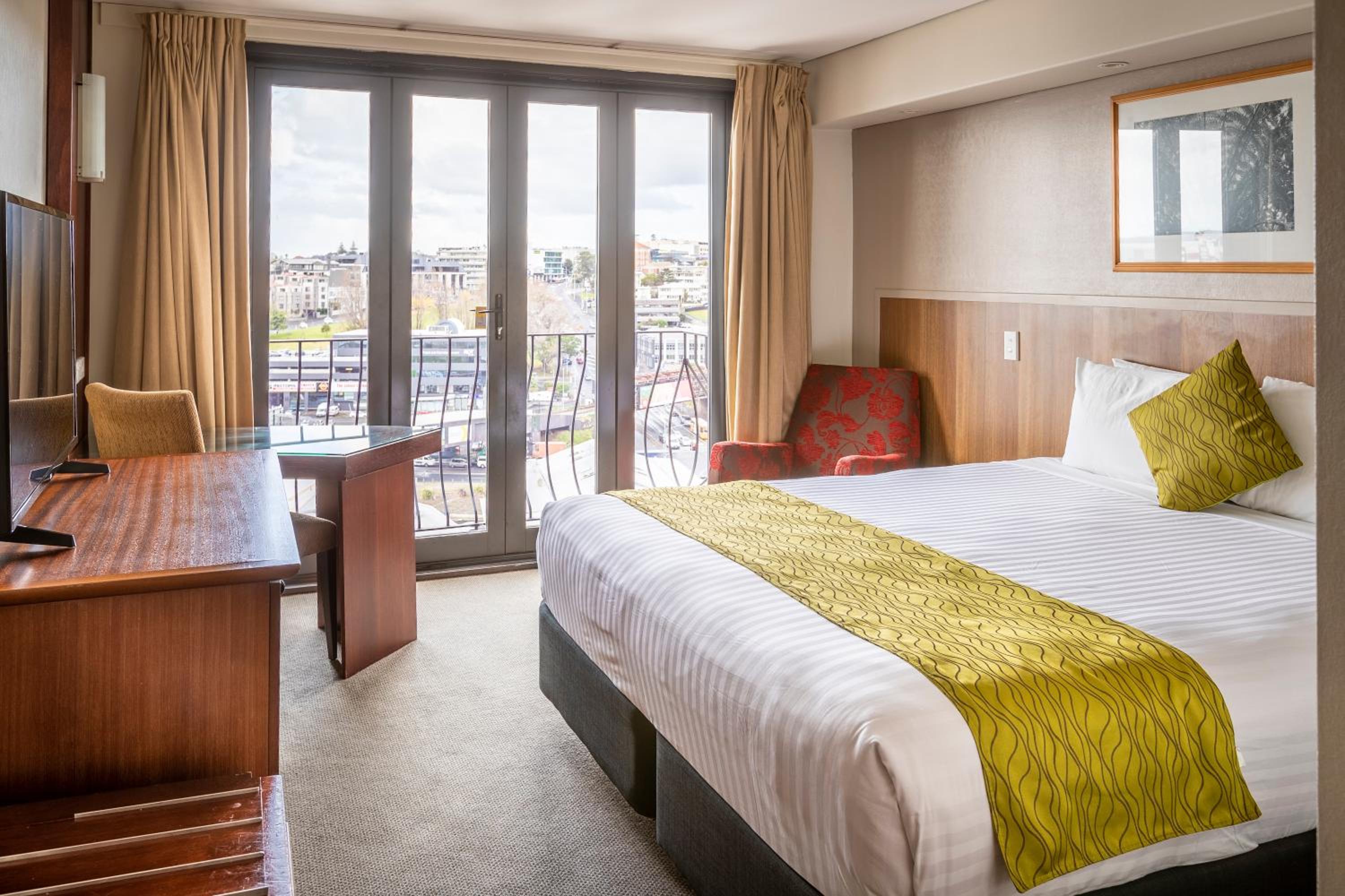 Superior King Room with Harbor View - Photo 3