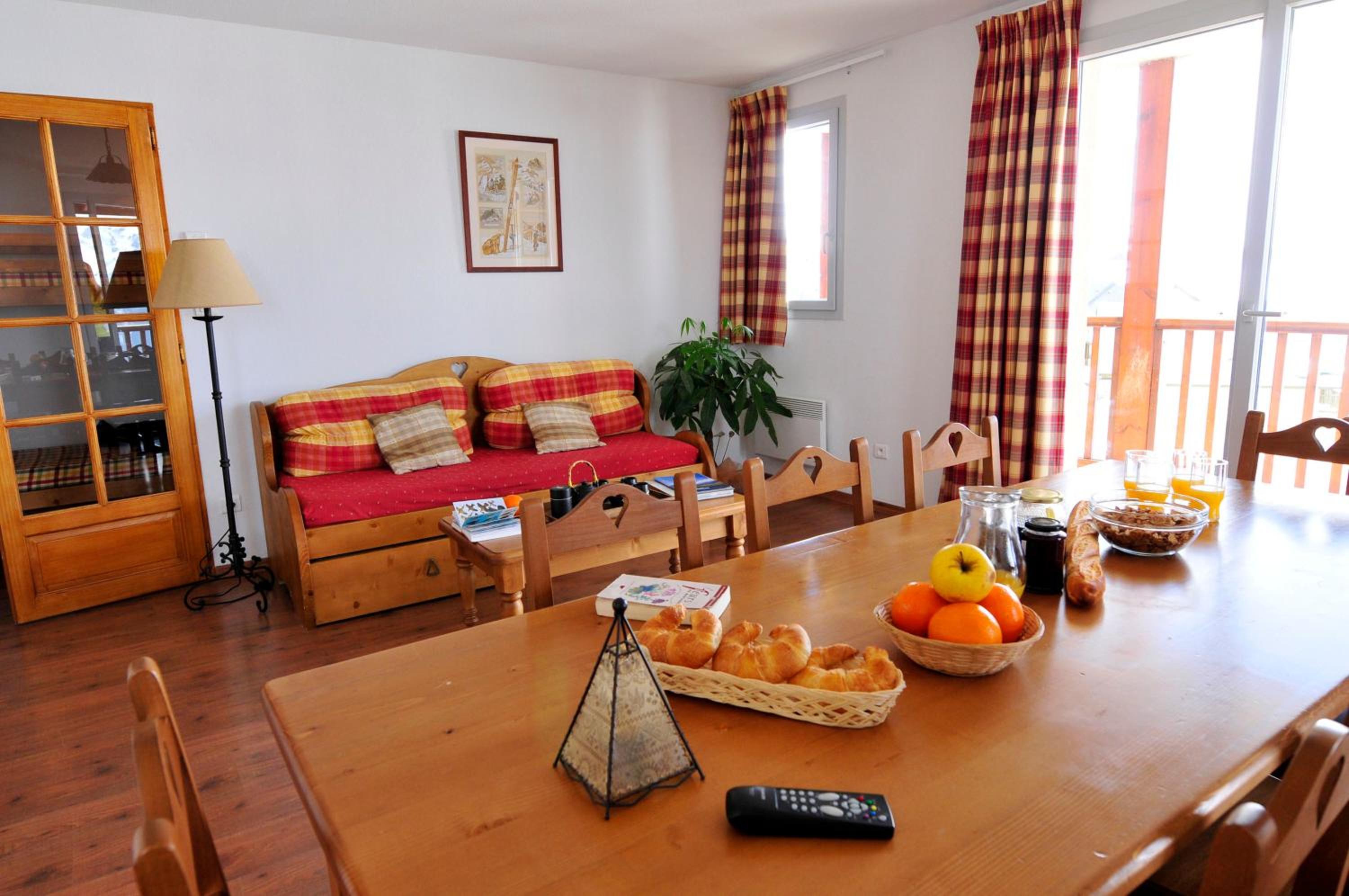 Two-Bedroom Apartment (8 Adults) photo 3