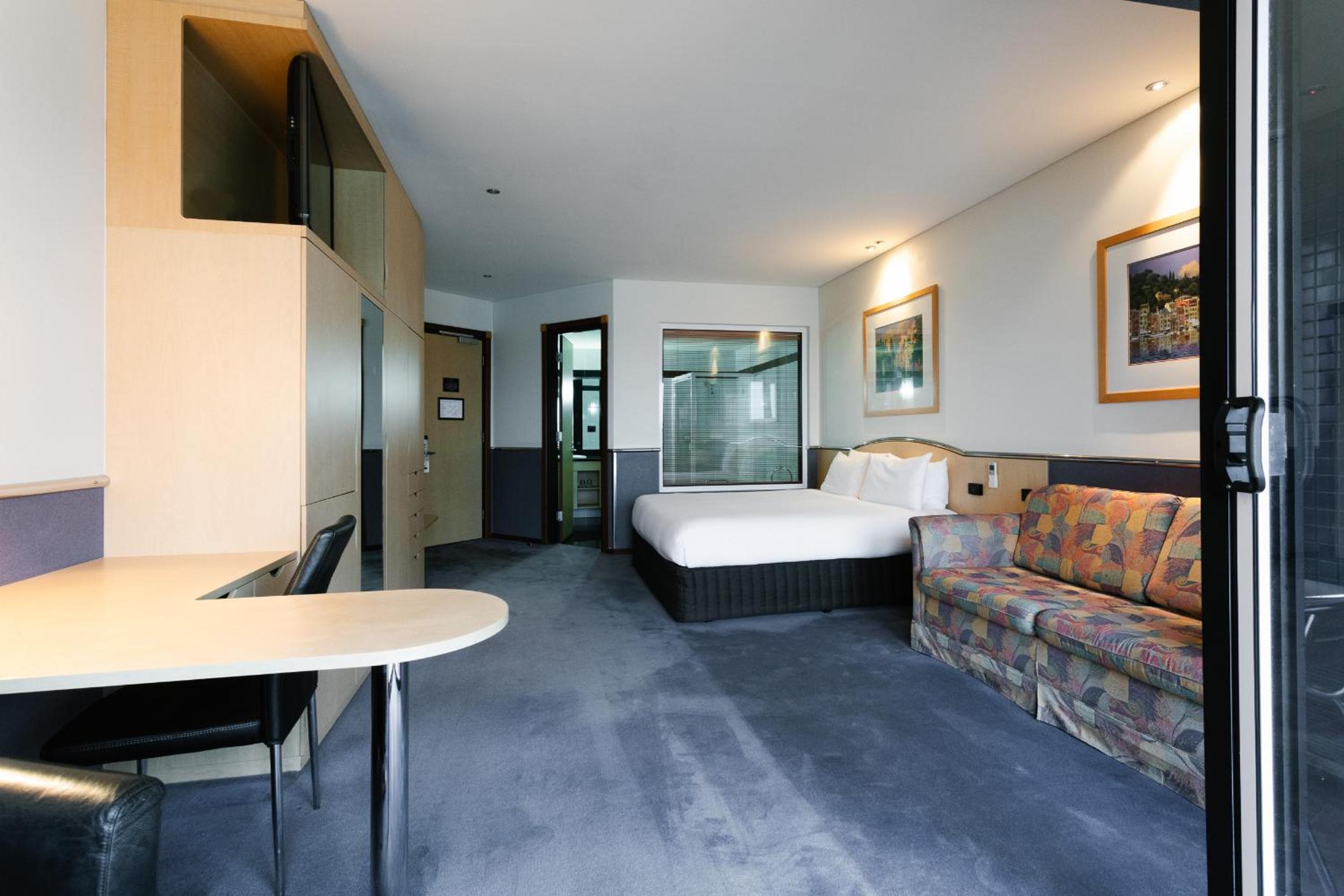 Executive Suite with Spa Bath thumbnail 5