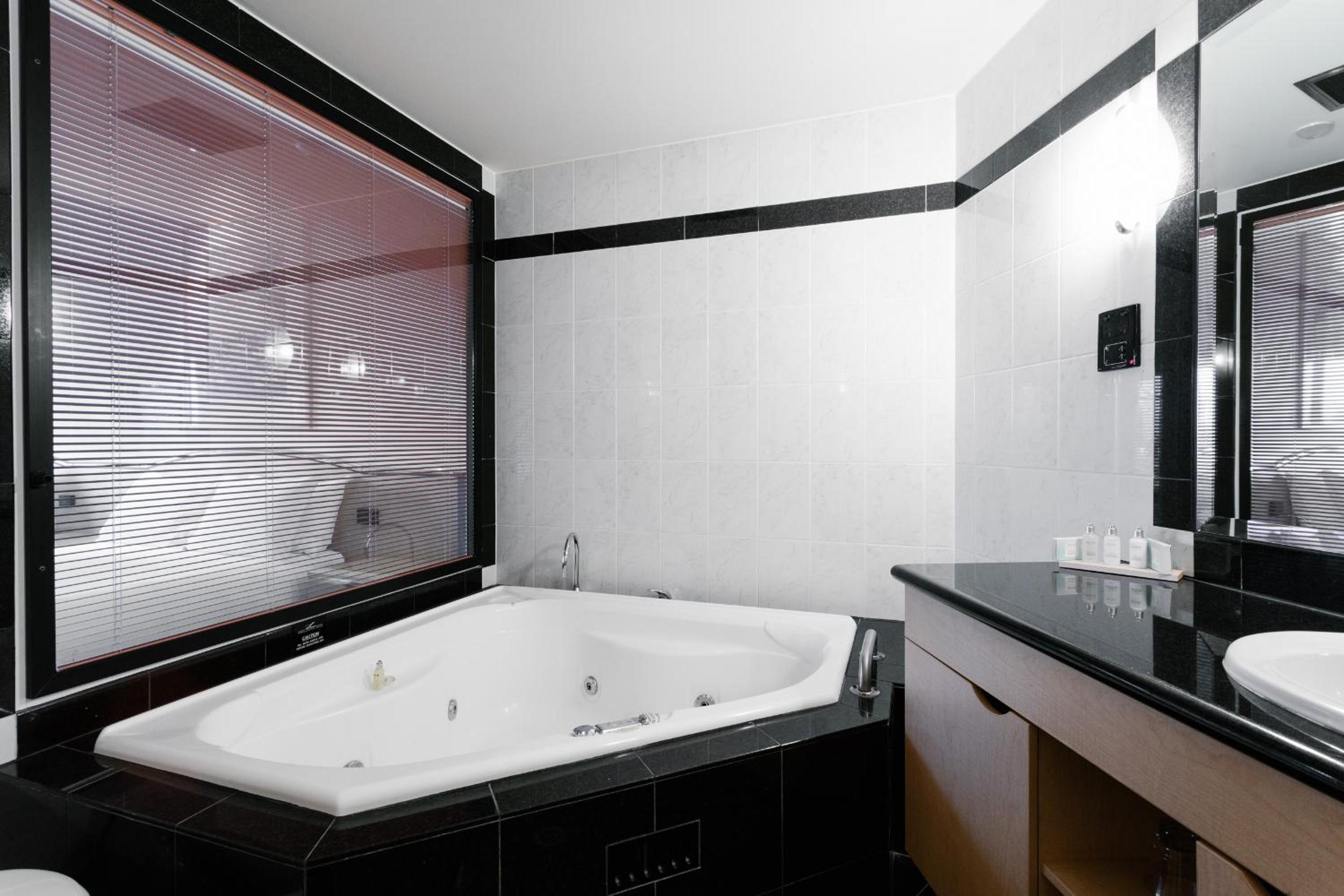 Executive Suite with Spa Bath - Twin Share