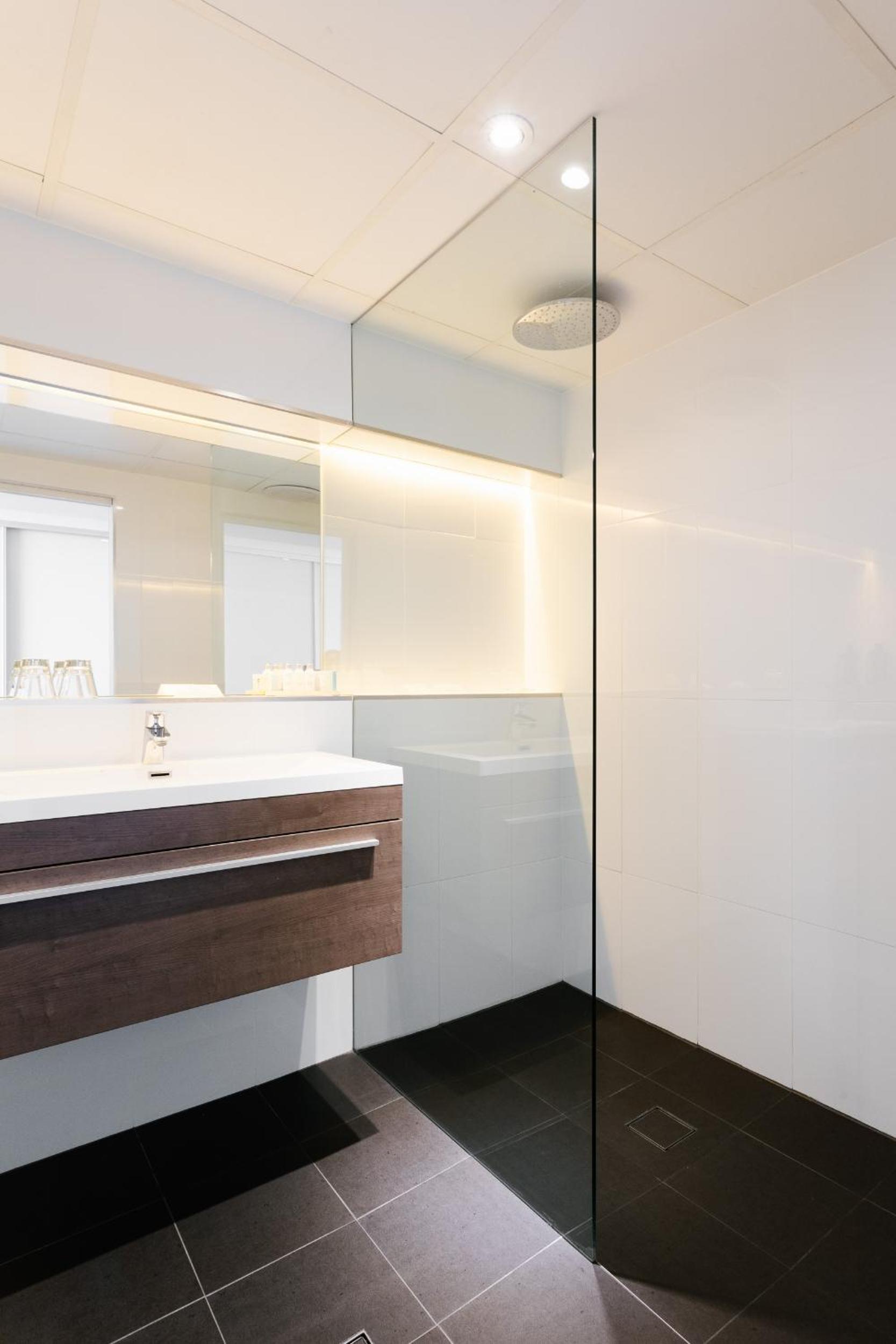 Superior Triple Room thumbnail 6
