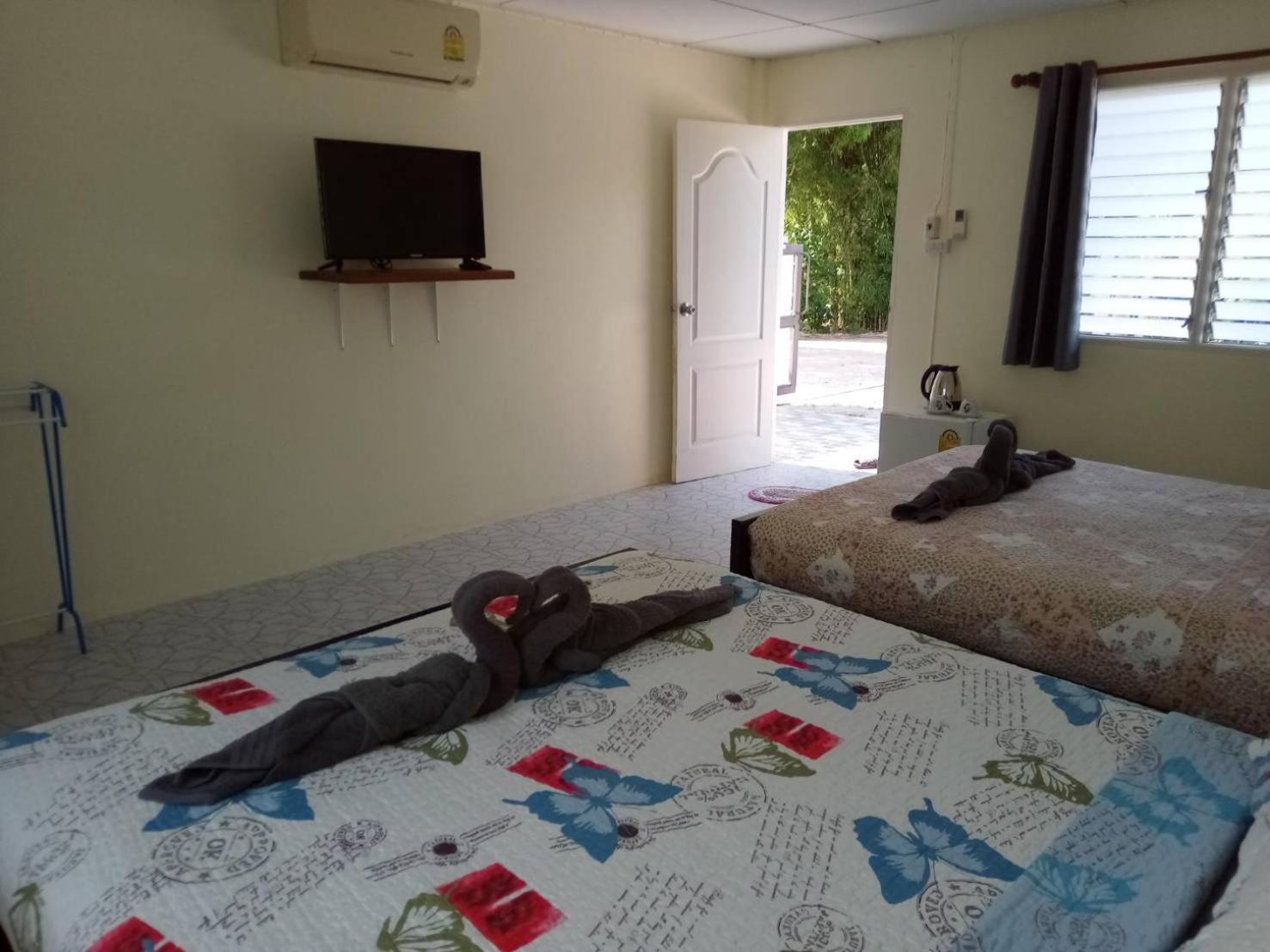 Queen Room with Pool View