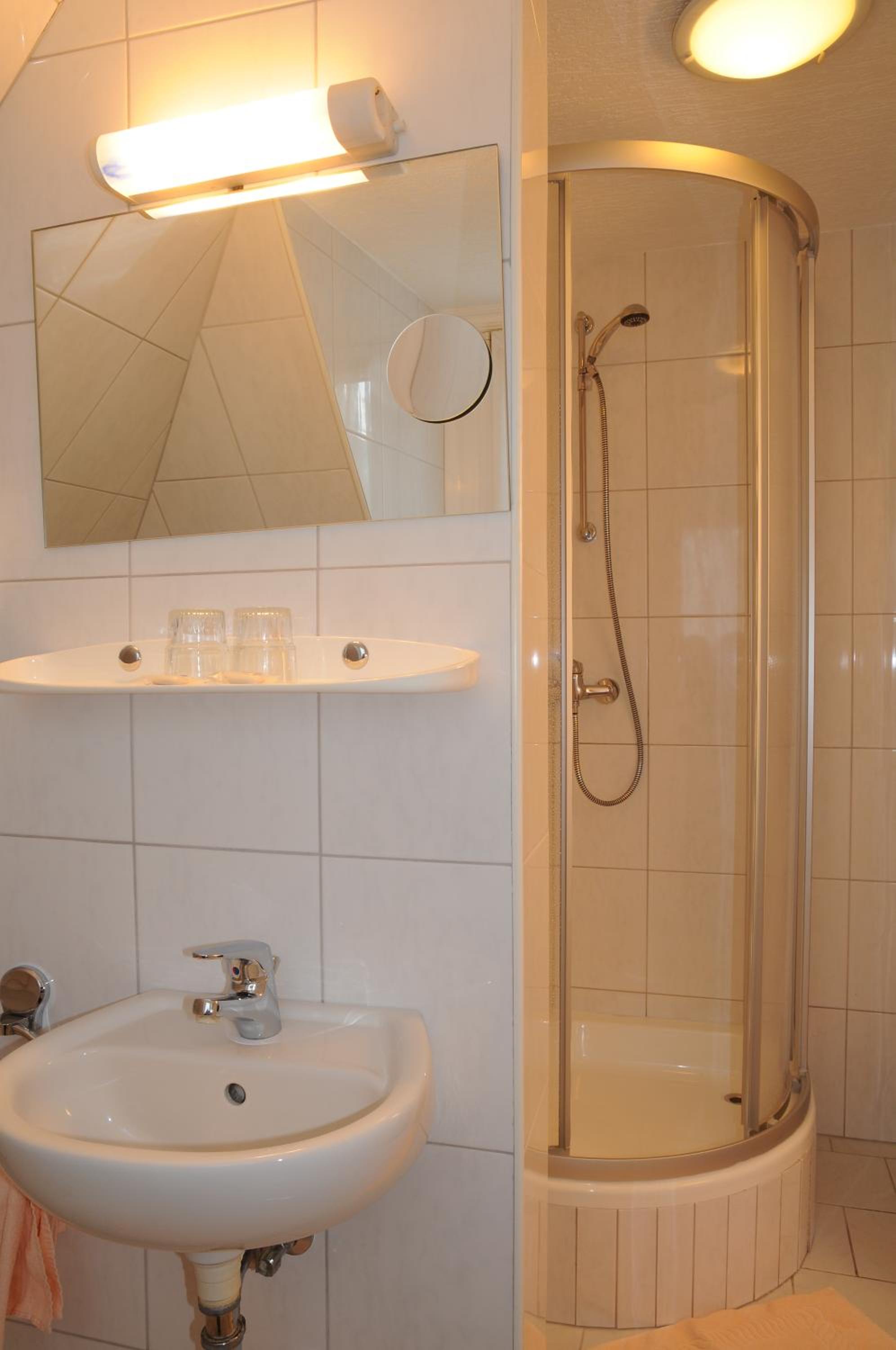 Twin Room - Photo 2