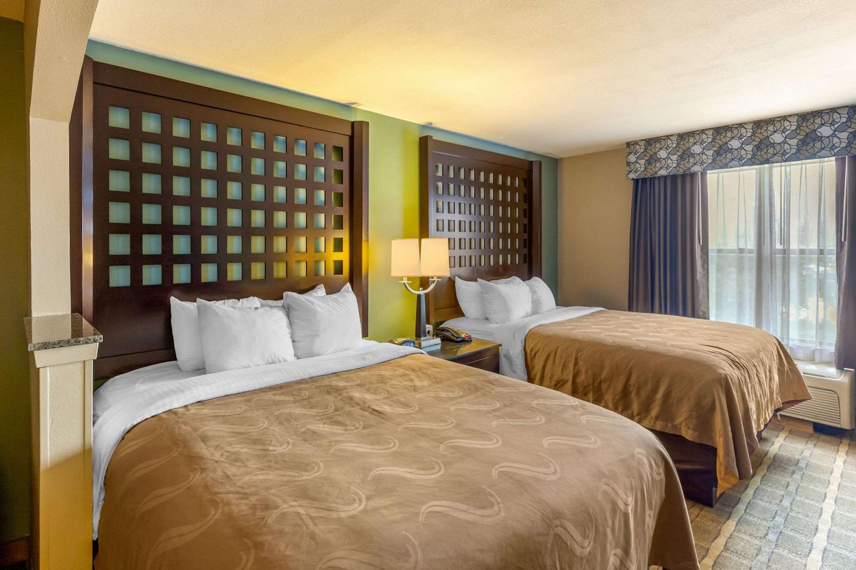 Queen Suite with Two Queen Beds - Non-Smoking - Photo 3