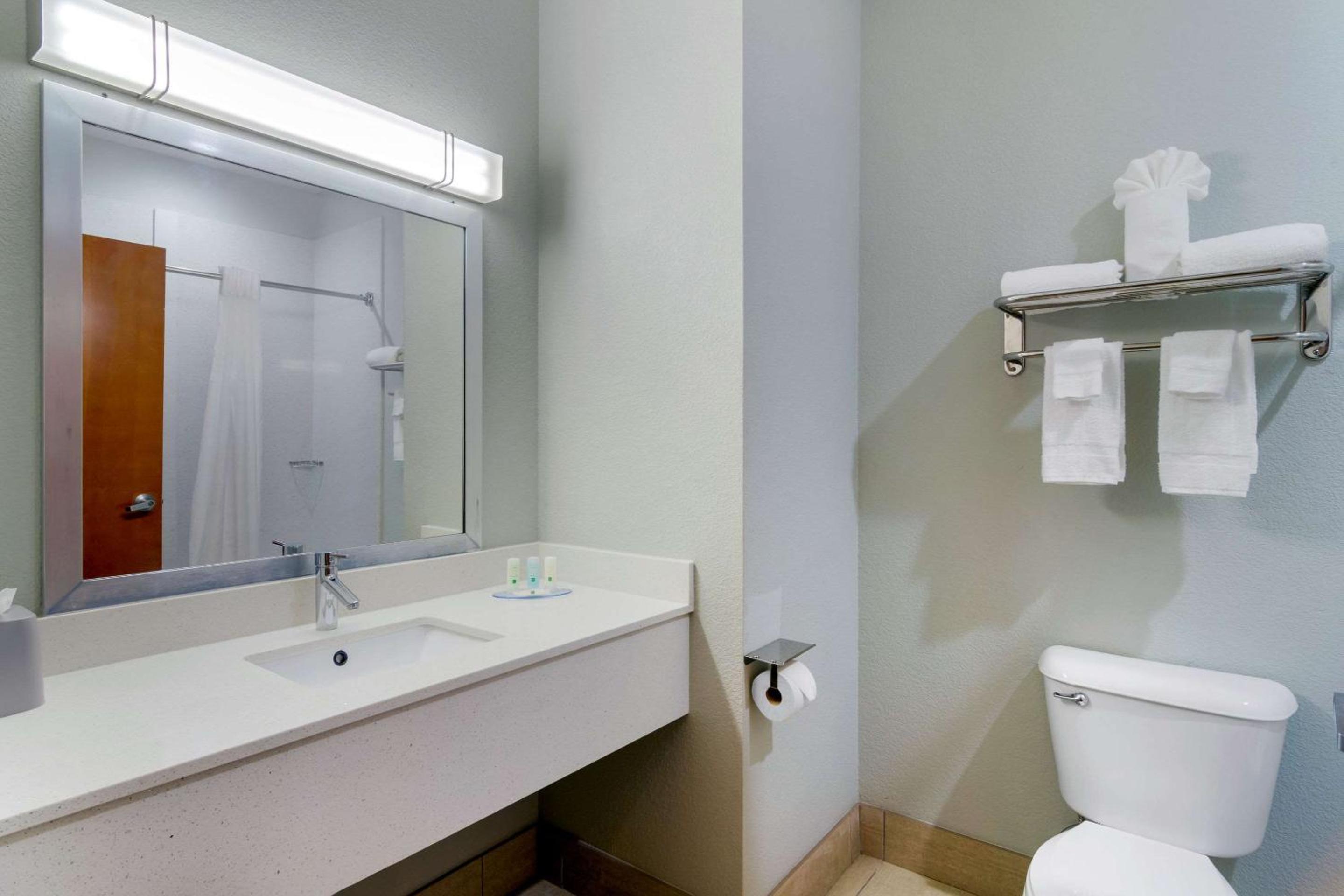 King Room - Non-Smoking photo 2