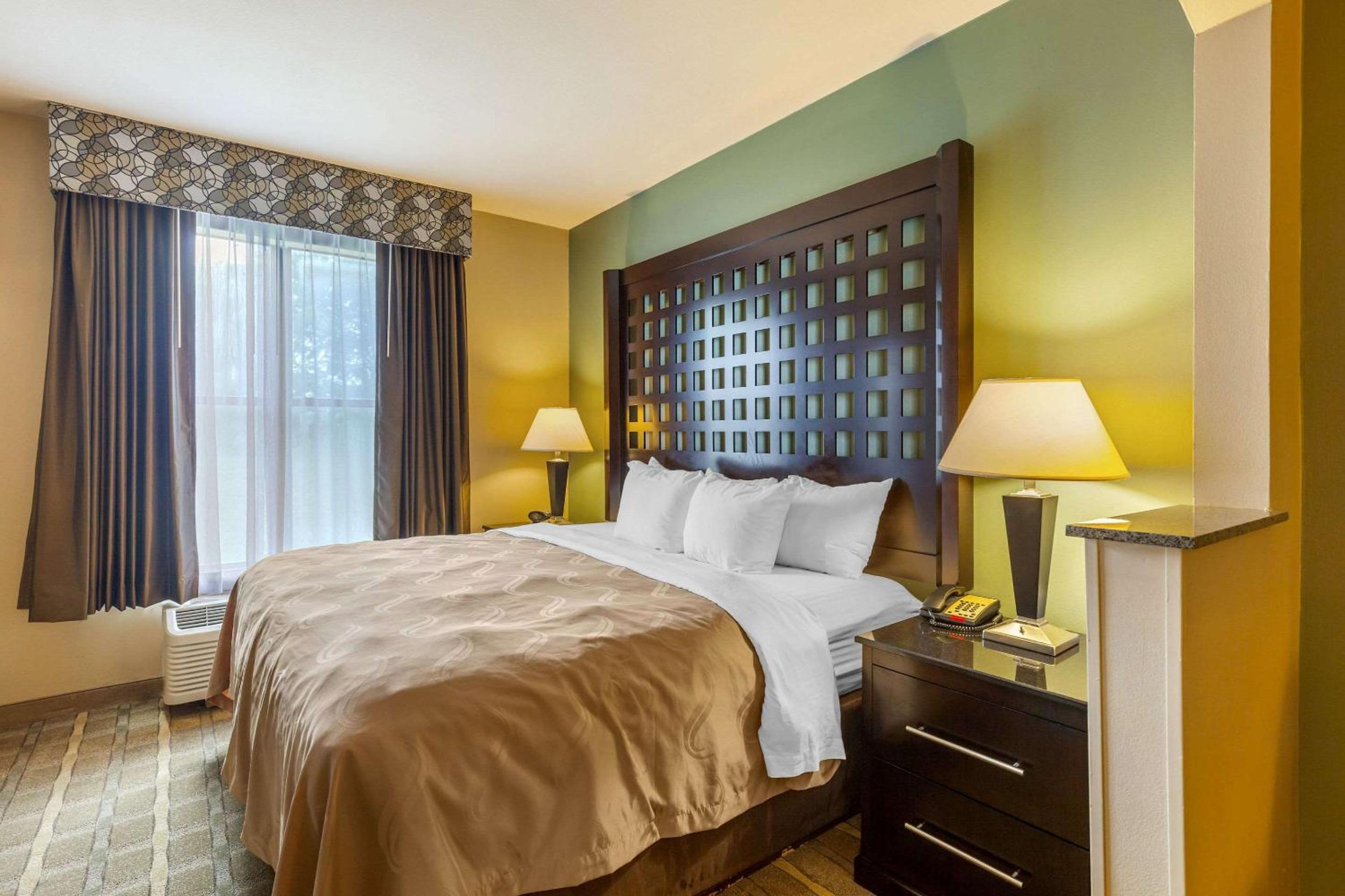 King Suite - Photo 3