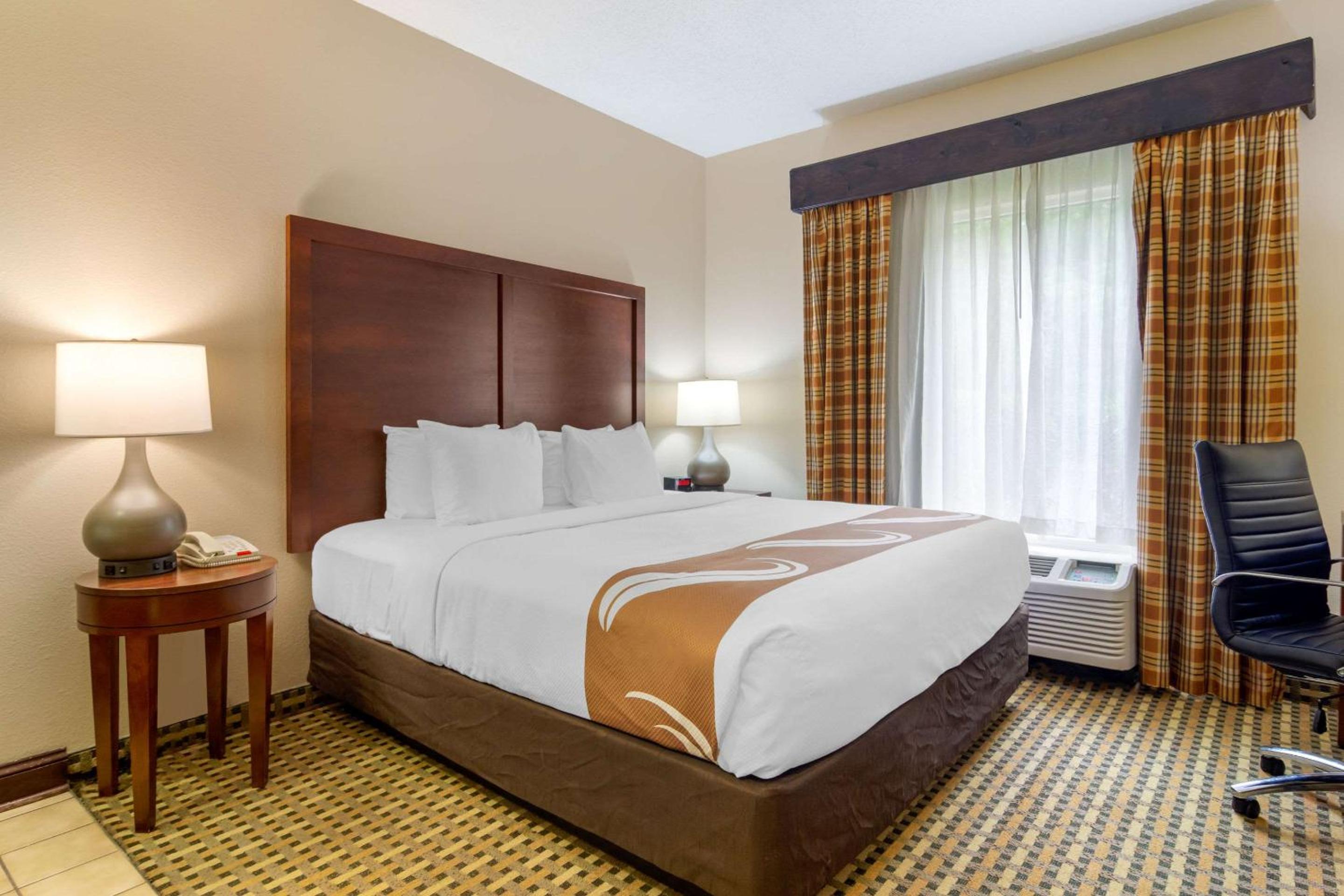 King Suite - Accessible/Non-Smoking photo 3
