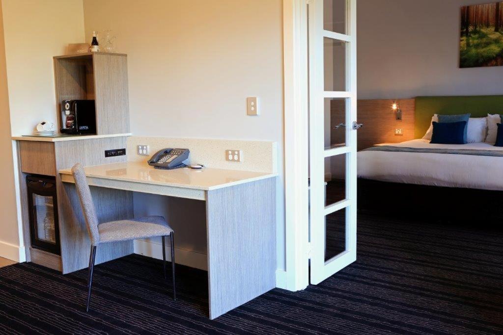 Executive Suite - Photo 1