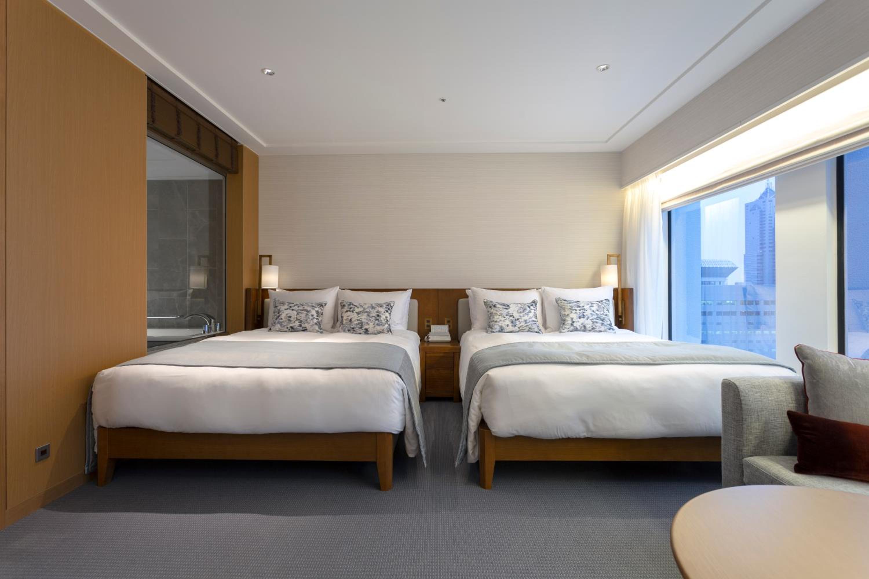 Club Floor “Premier Grand” Deluxe Quadruple Room with Club Lounge Access – Non-Smoking Club Floor “Premier Grand” Deluxe Quadruple Room with Club Lounge Access – Non-Smoking