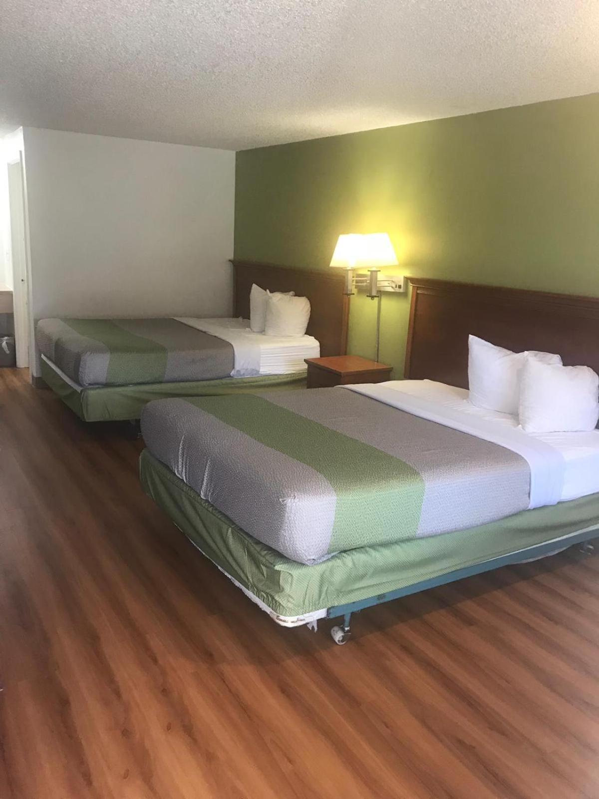 Queen Room With Two Queen Beds photo 2