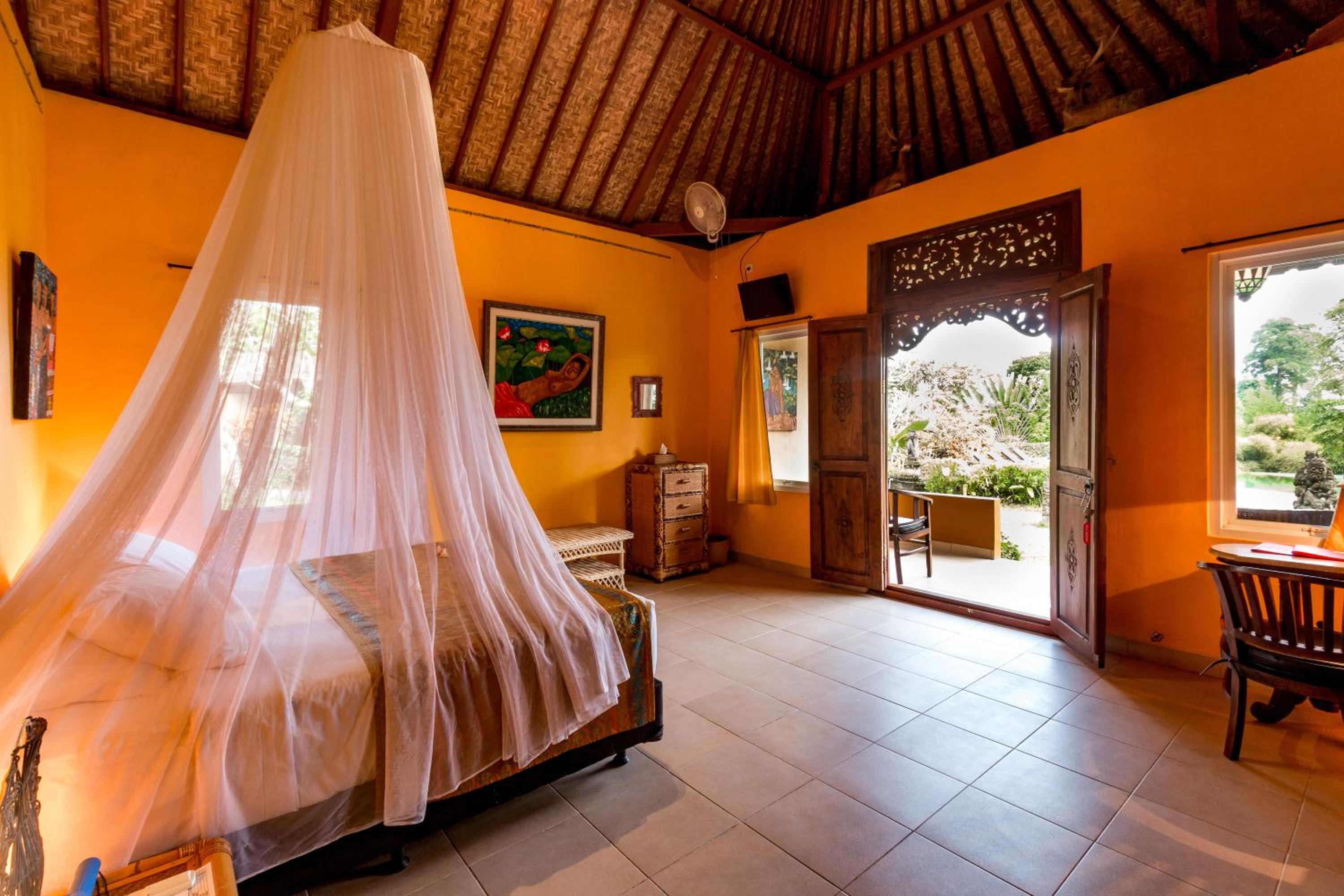 Luxury Villa with Garden View - Photo 3