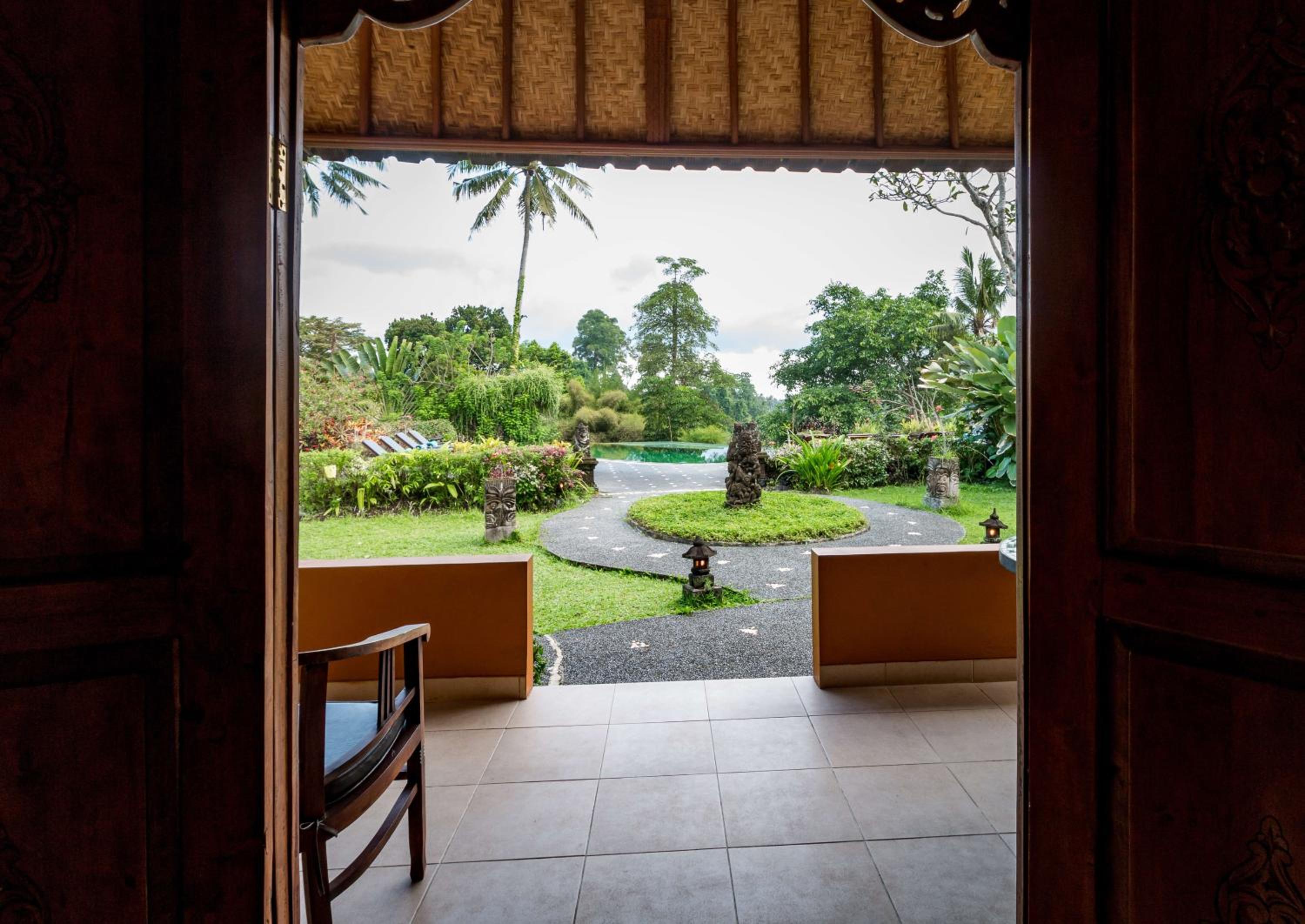 Luxury Villa with Garden View - Photo 2