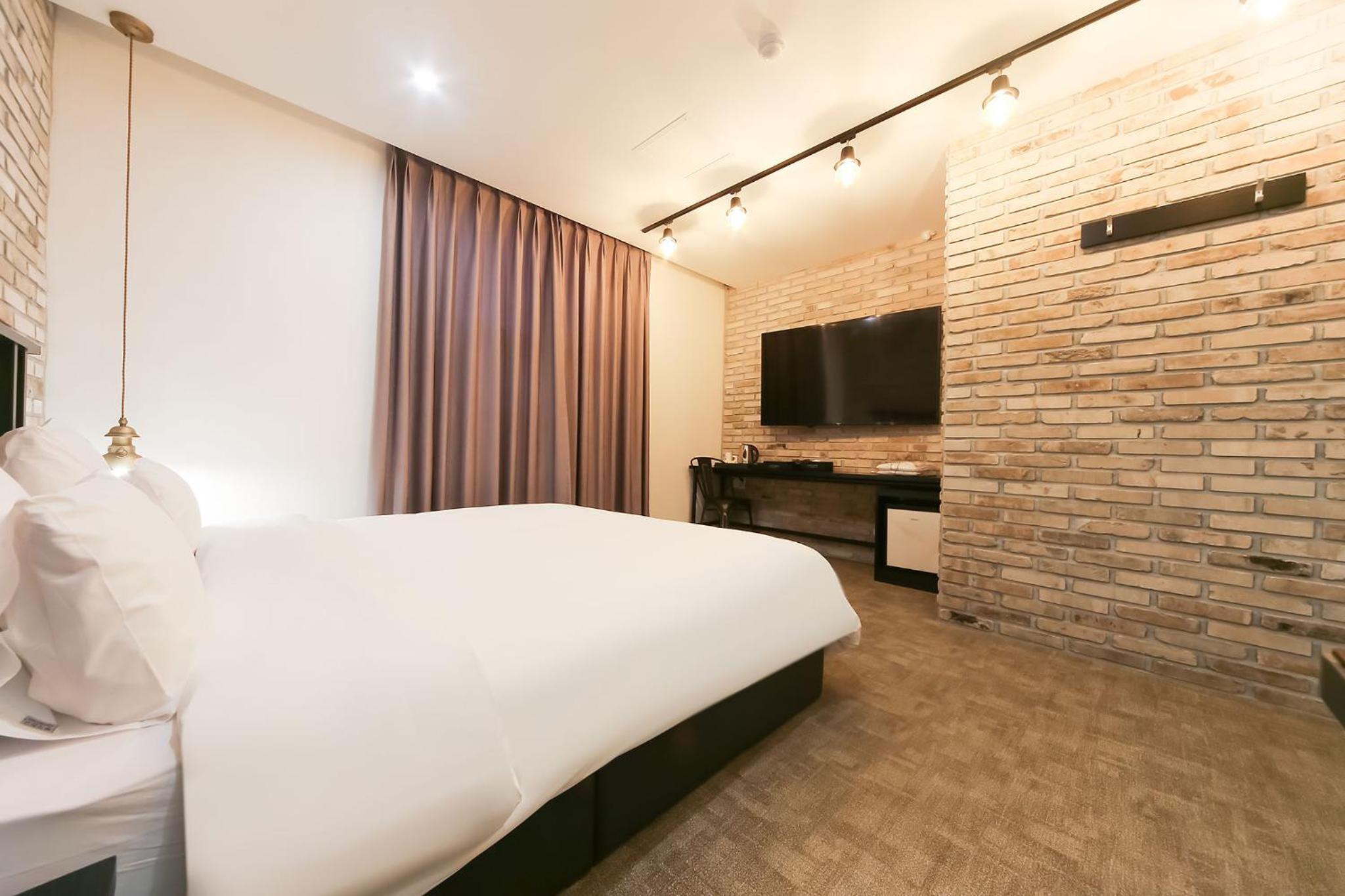 Large Double Room