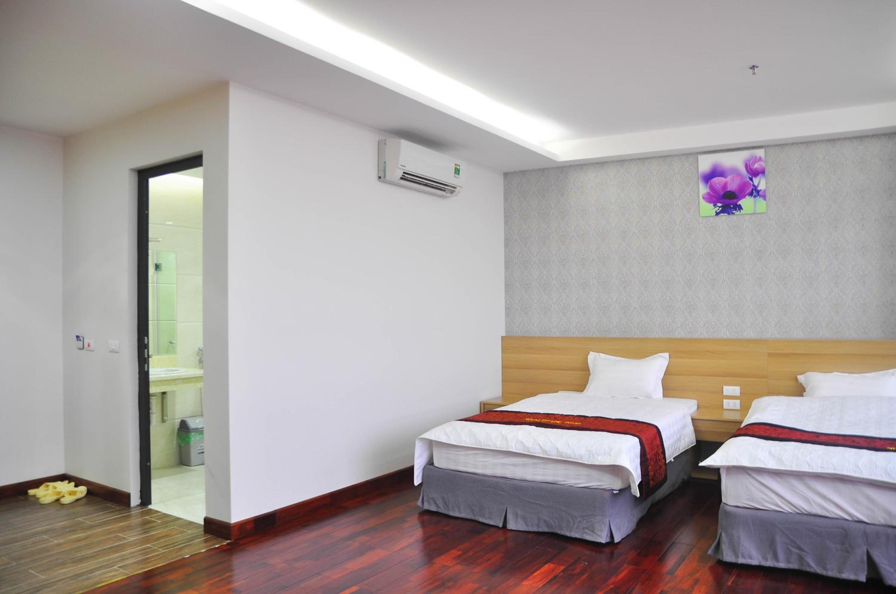 Basic Triple Room with Shared Bathroom photo 2