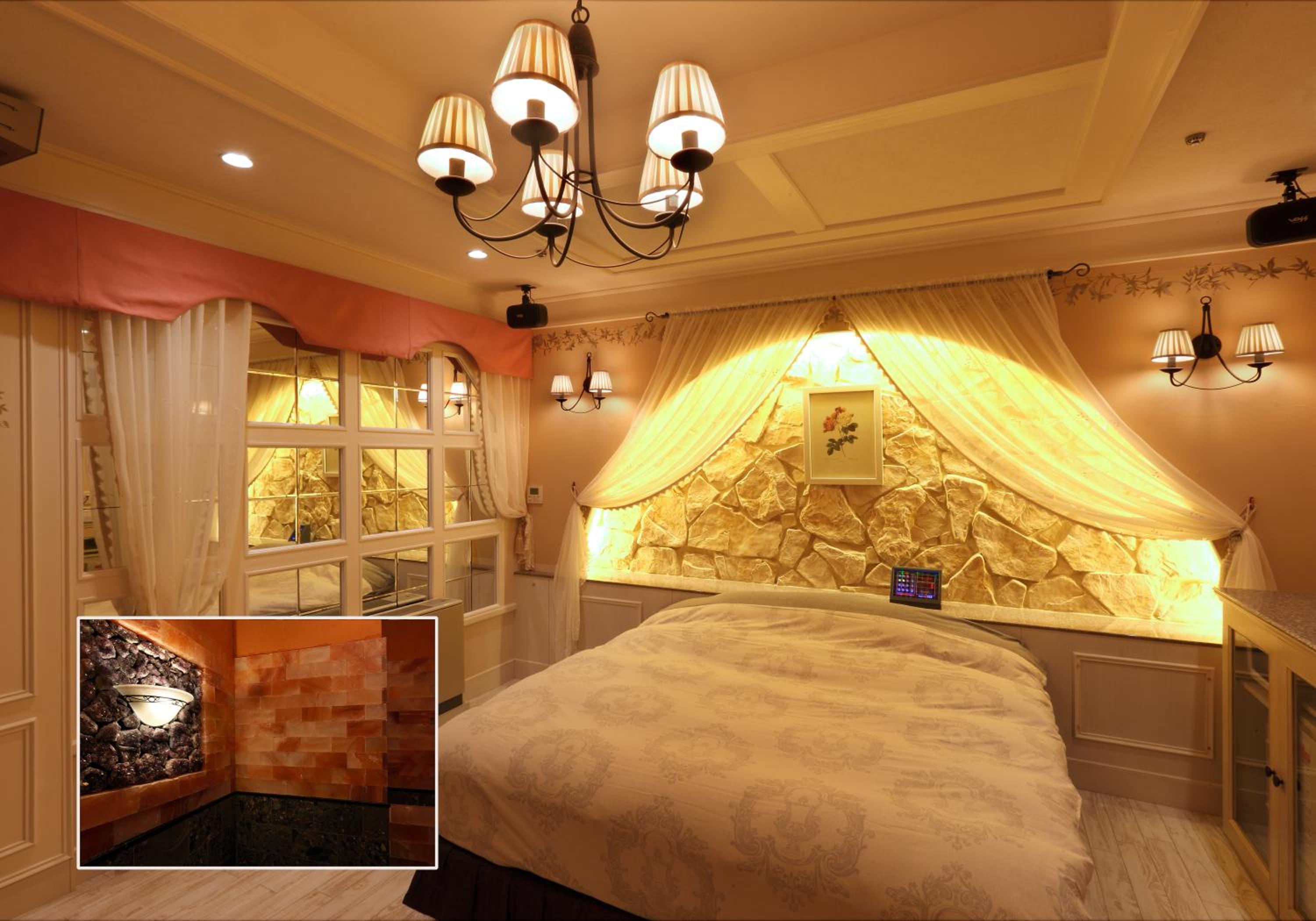 Queen Room with Spa Bath - Photo 1