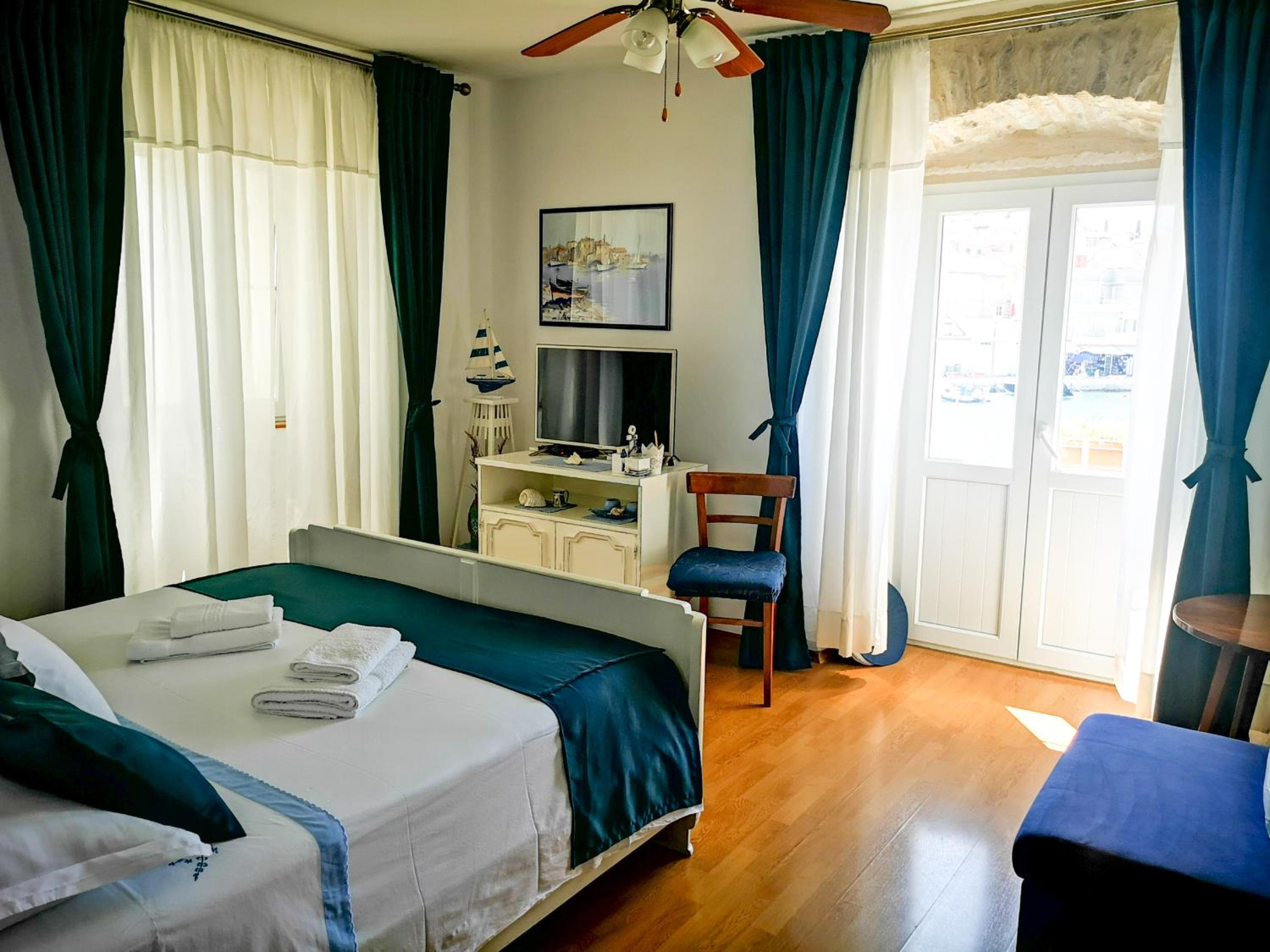 Double Room with Balcony and Sea View photo 1