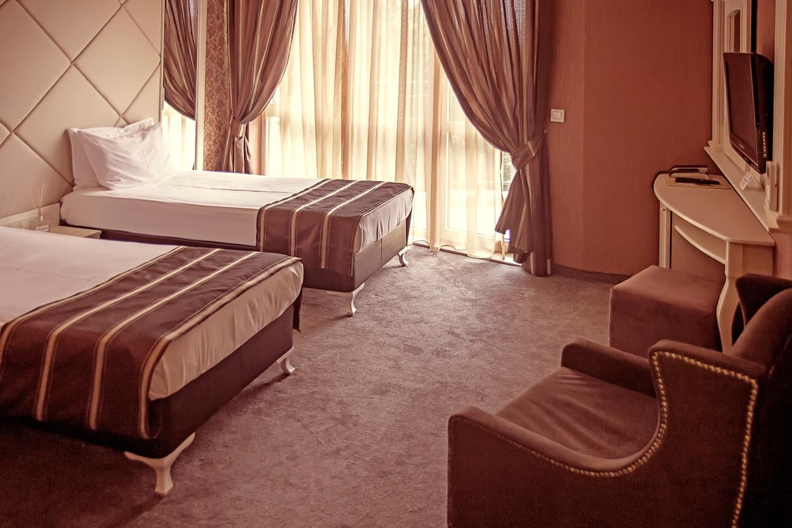 Standard Double or Twin Room with Free Spa Access - Photo 2