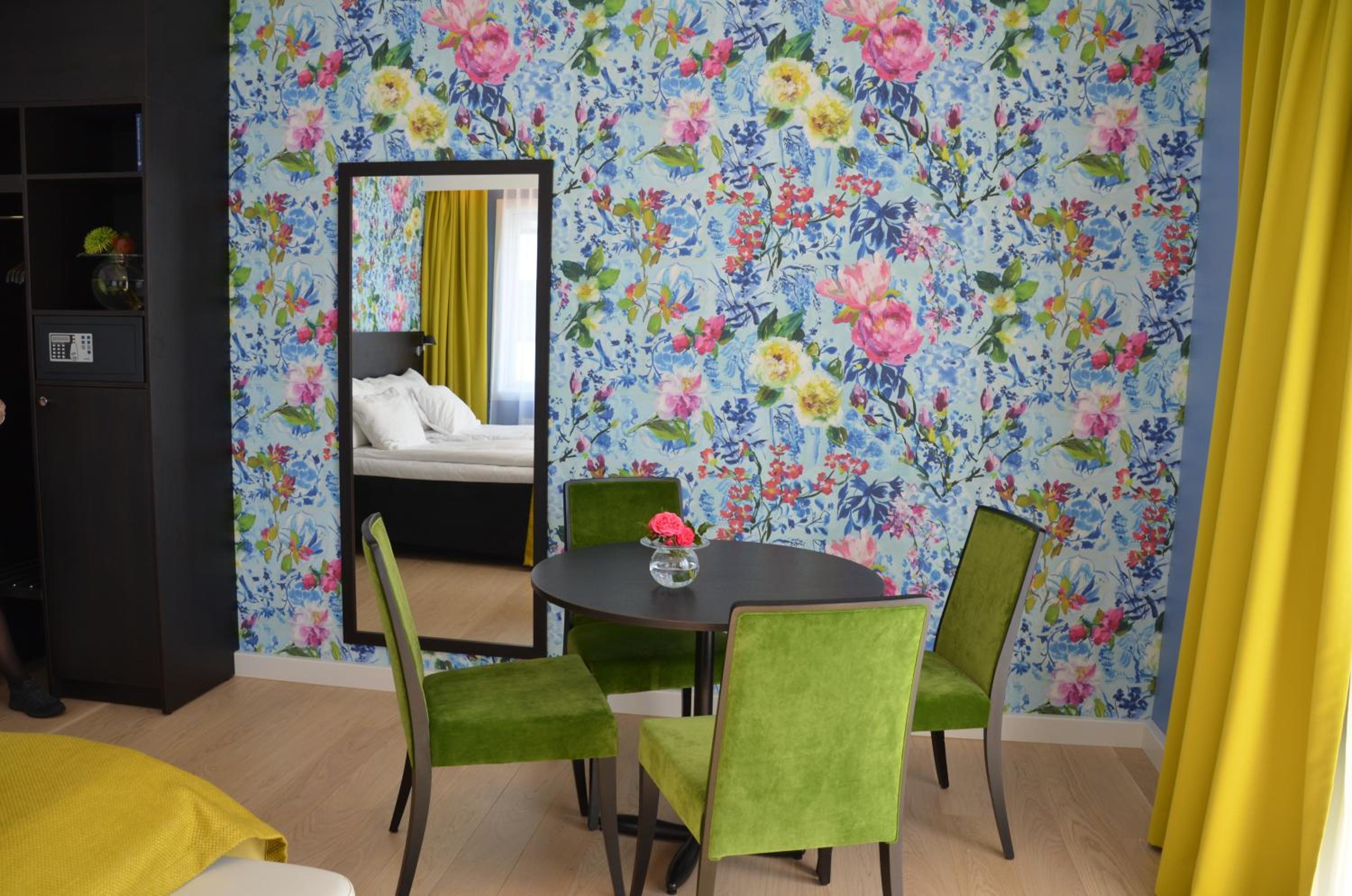 Suite - Photo 4