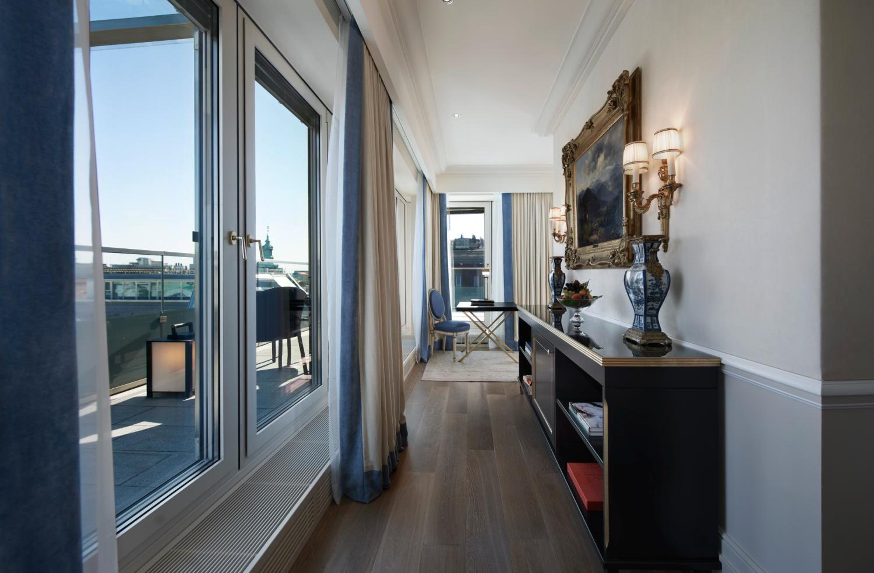Suite with Terrace thumbnail 6
