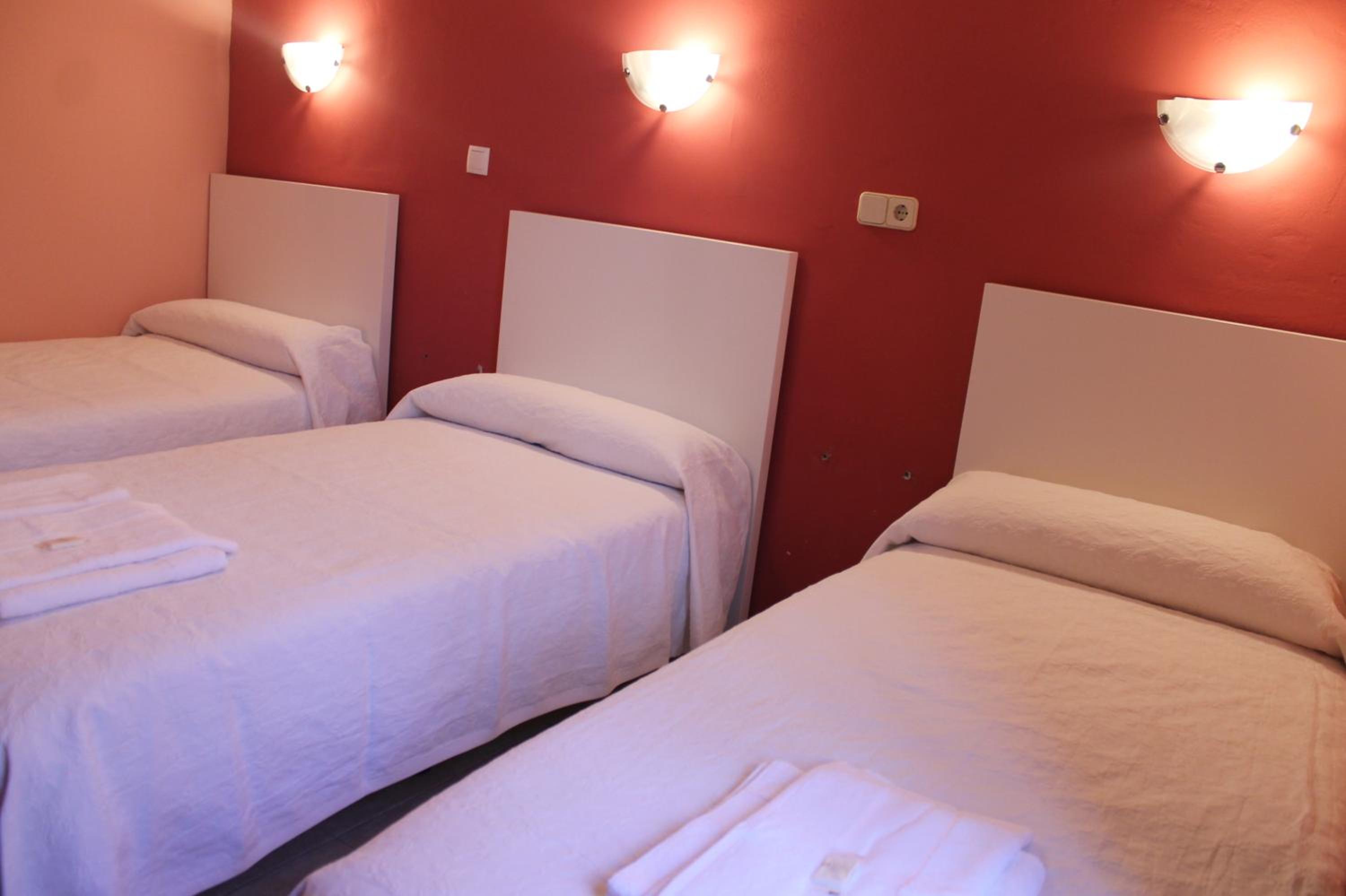 Twin Room with Extra Bed photo 2