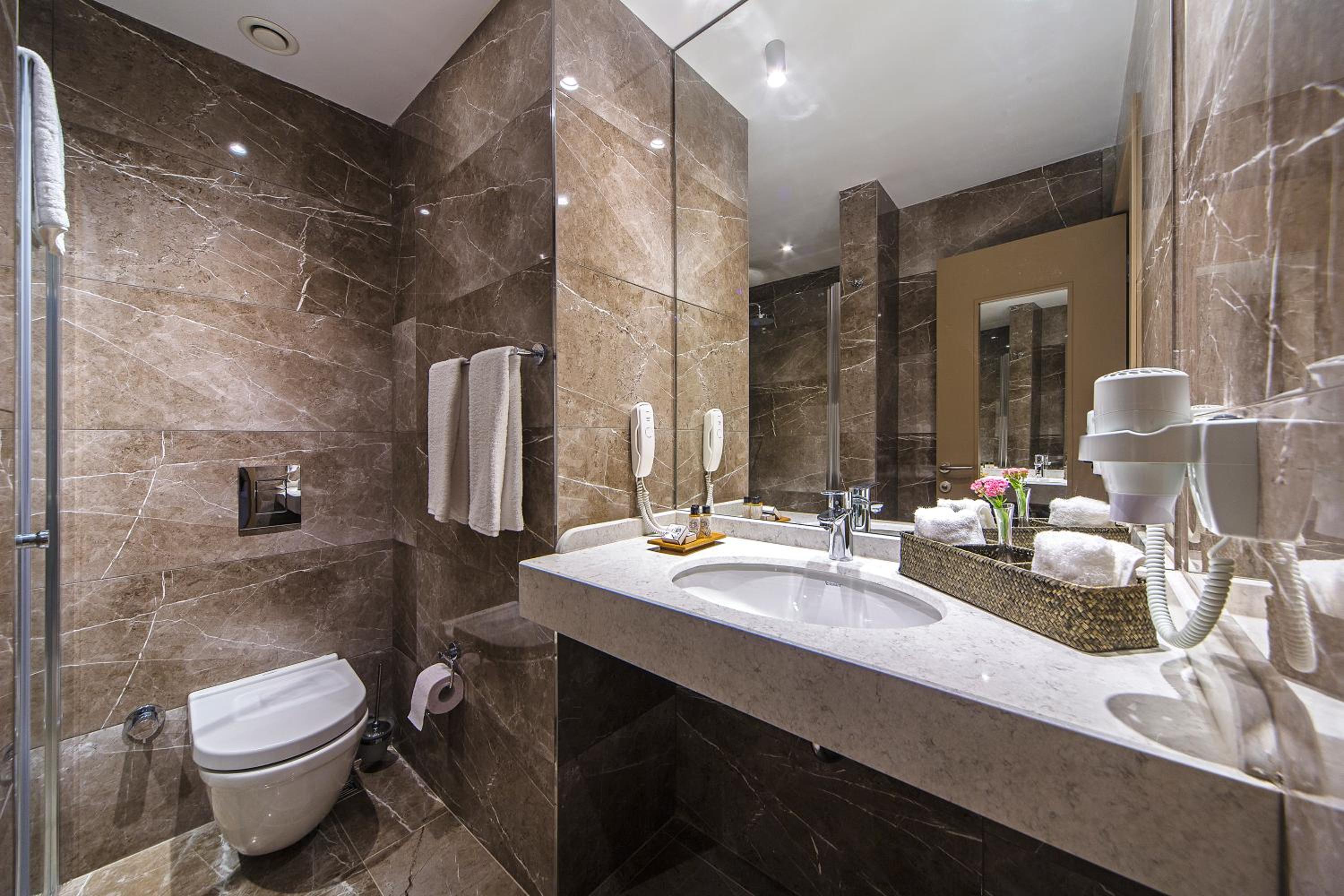 Deluxe Triple Room photo 2
