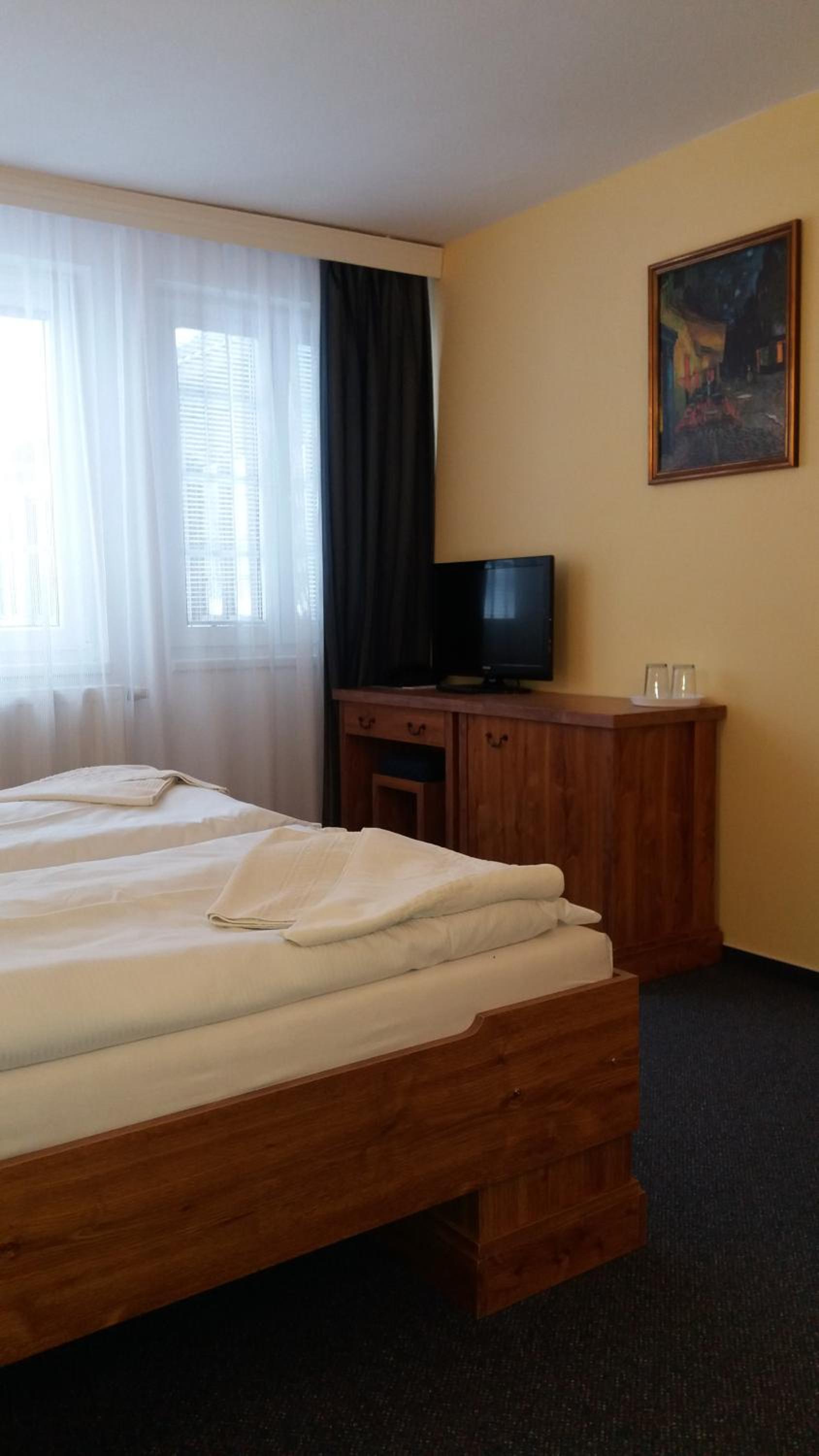 Double or Twin Room with Extra Bed photo 1