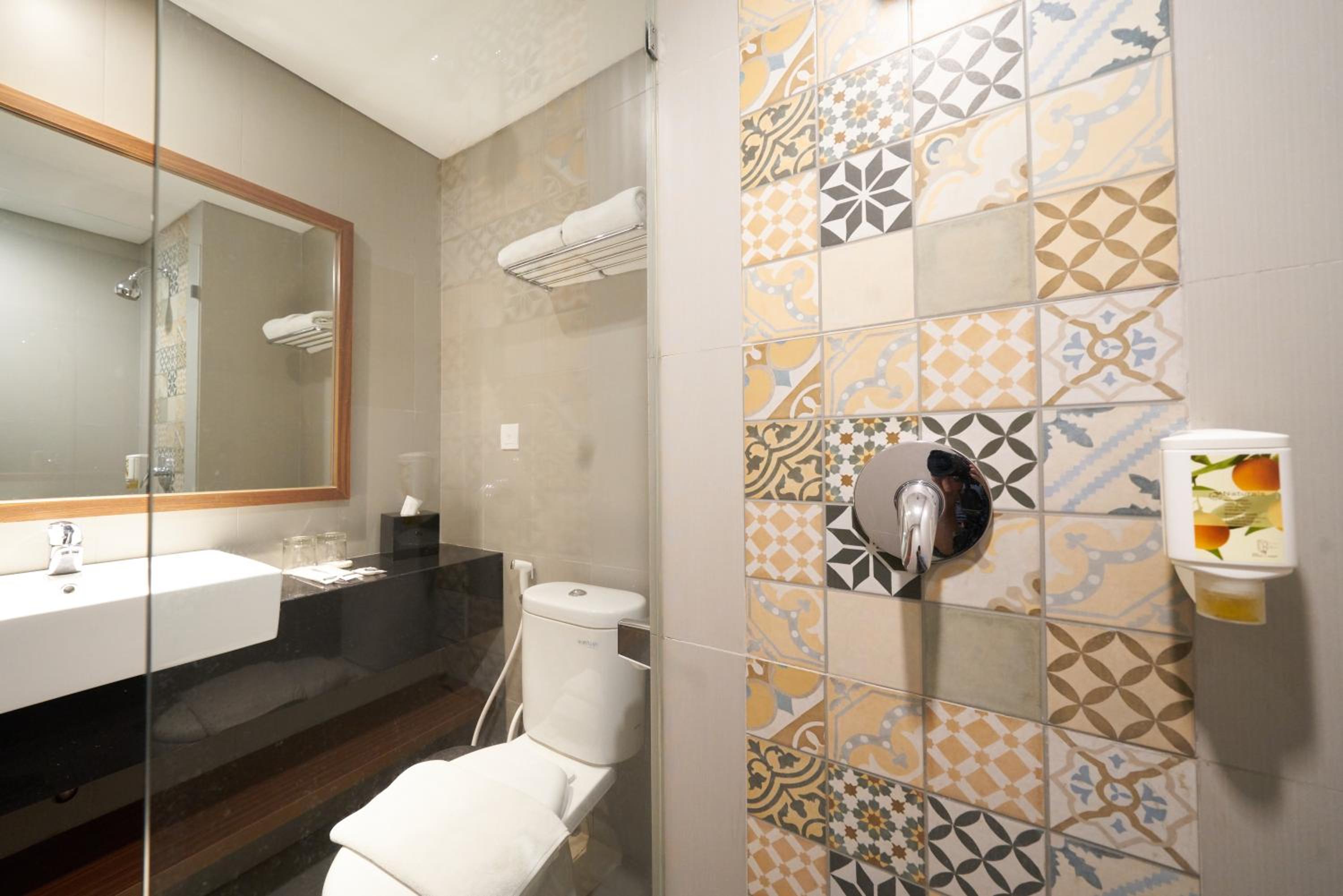 Deluxe Queen Room - Photo 2
