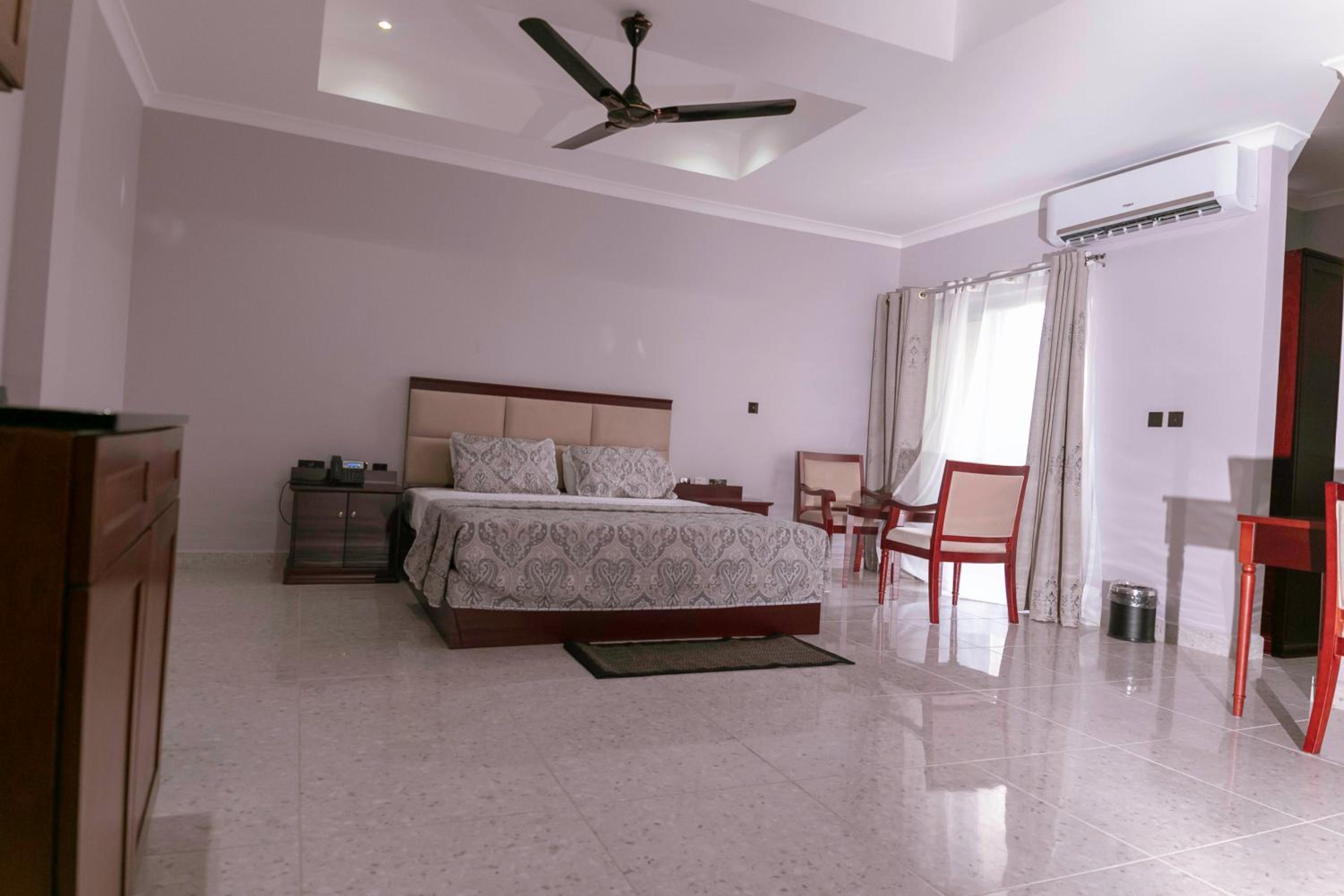Deluxe King Room photo 3