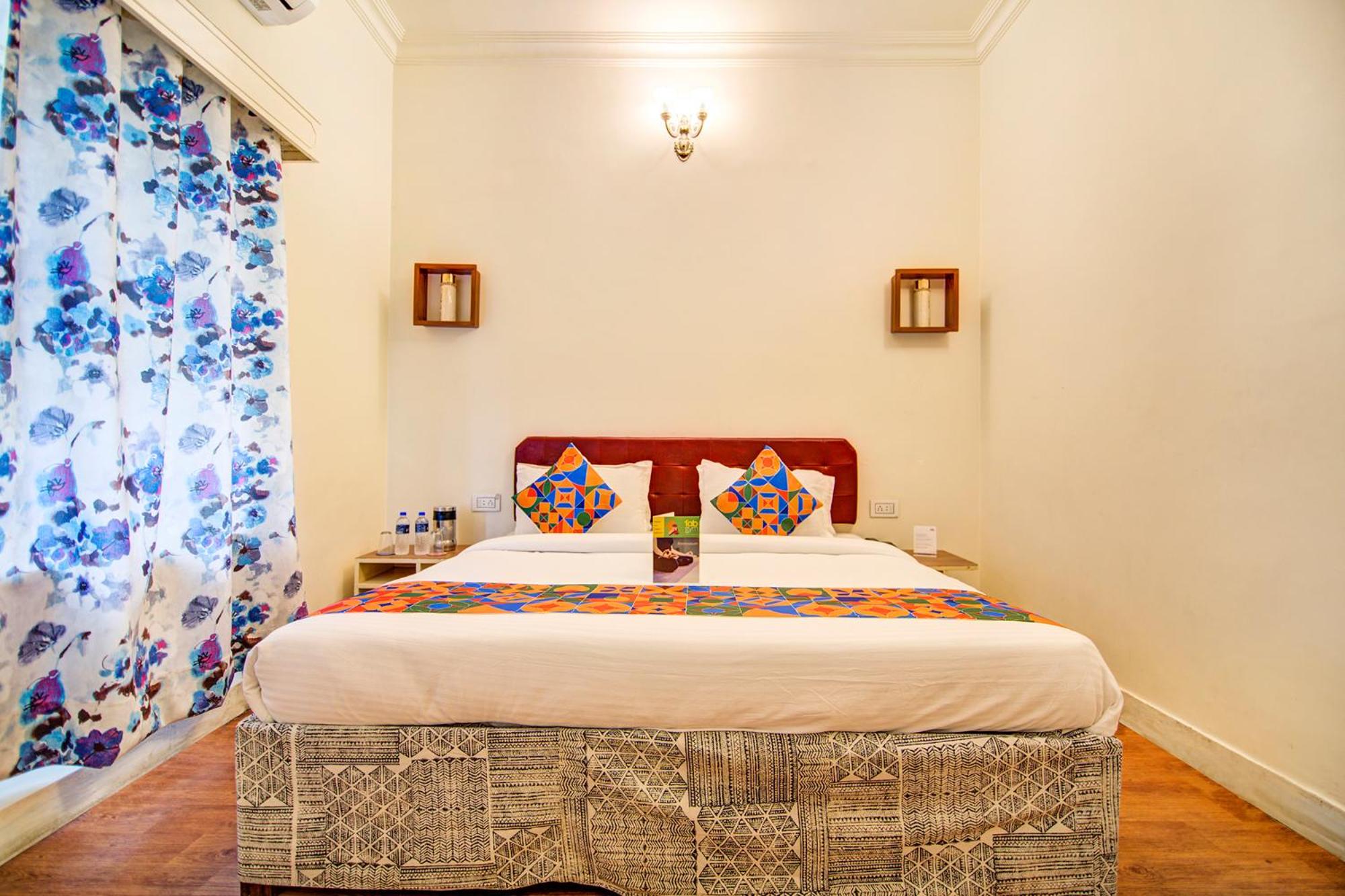 Suite - Photo 1