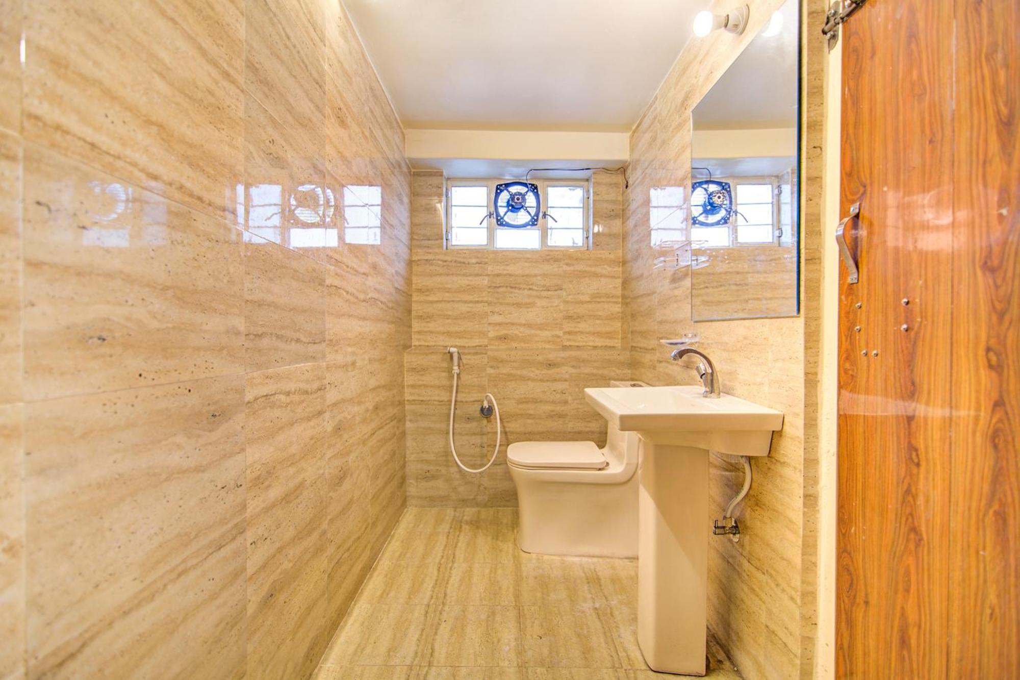 Suite - Photo 14