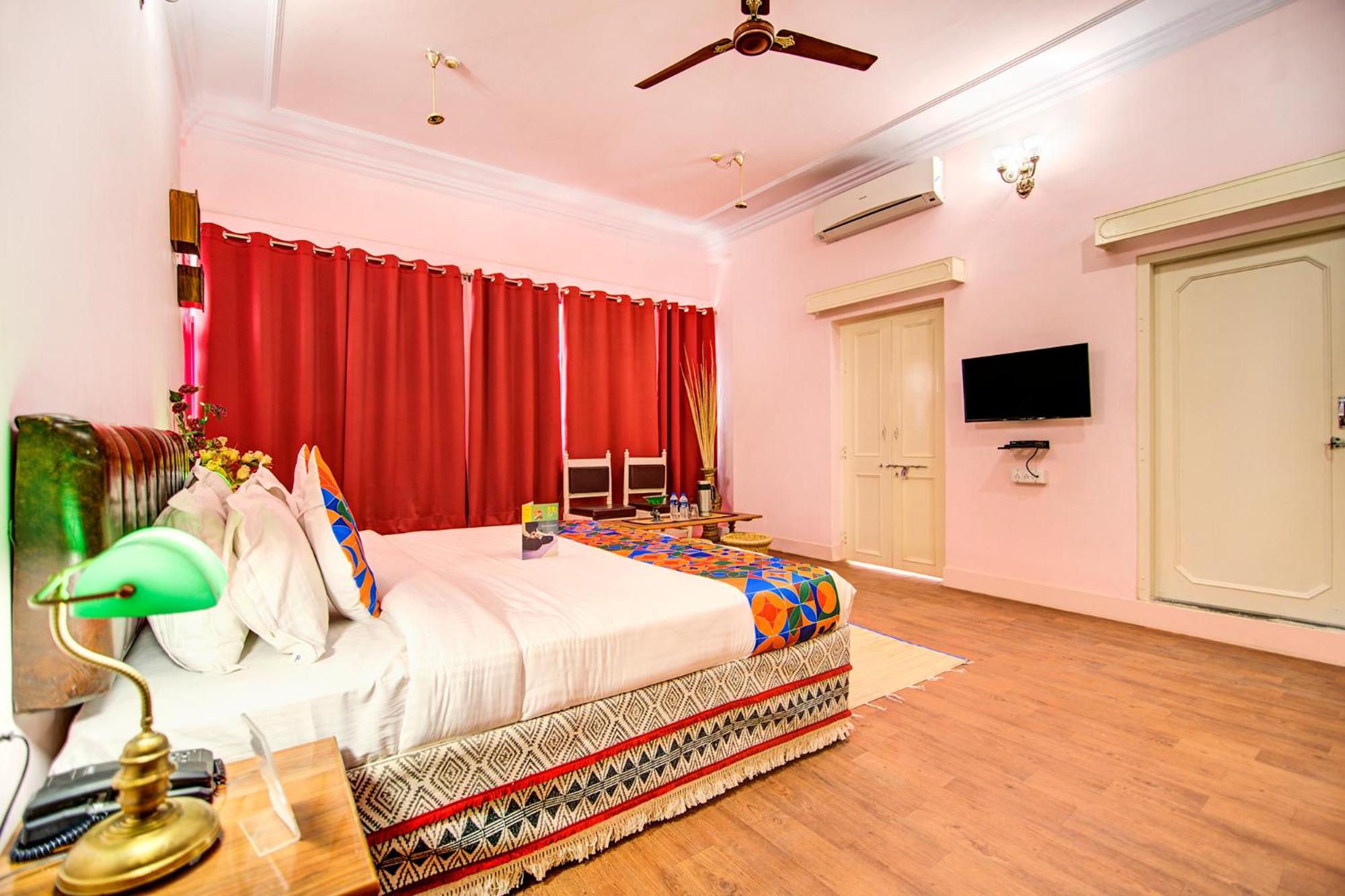 Suite - Photo 10