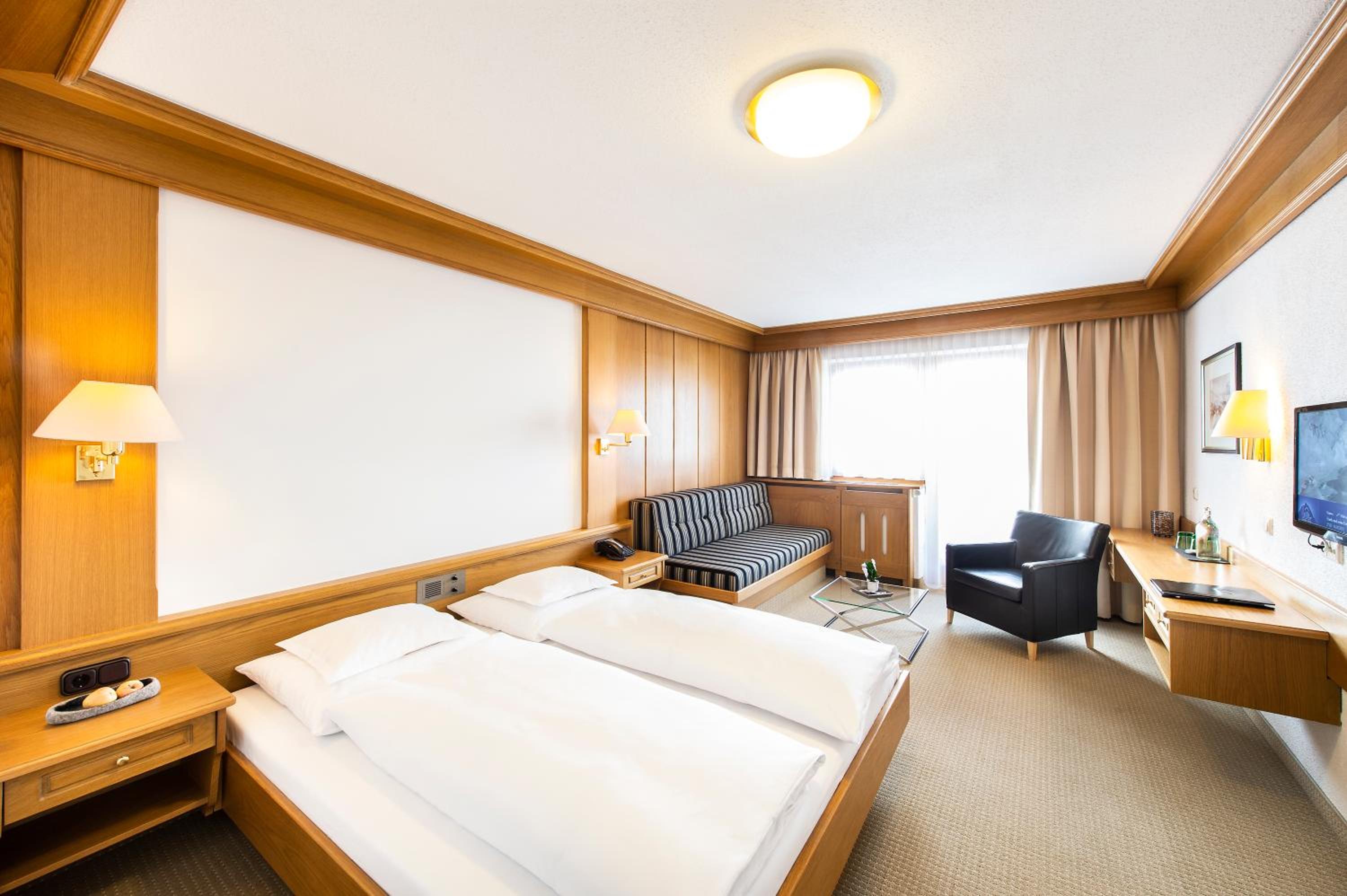 Classic Double Room with Balcony photo 3