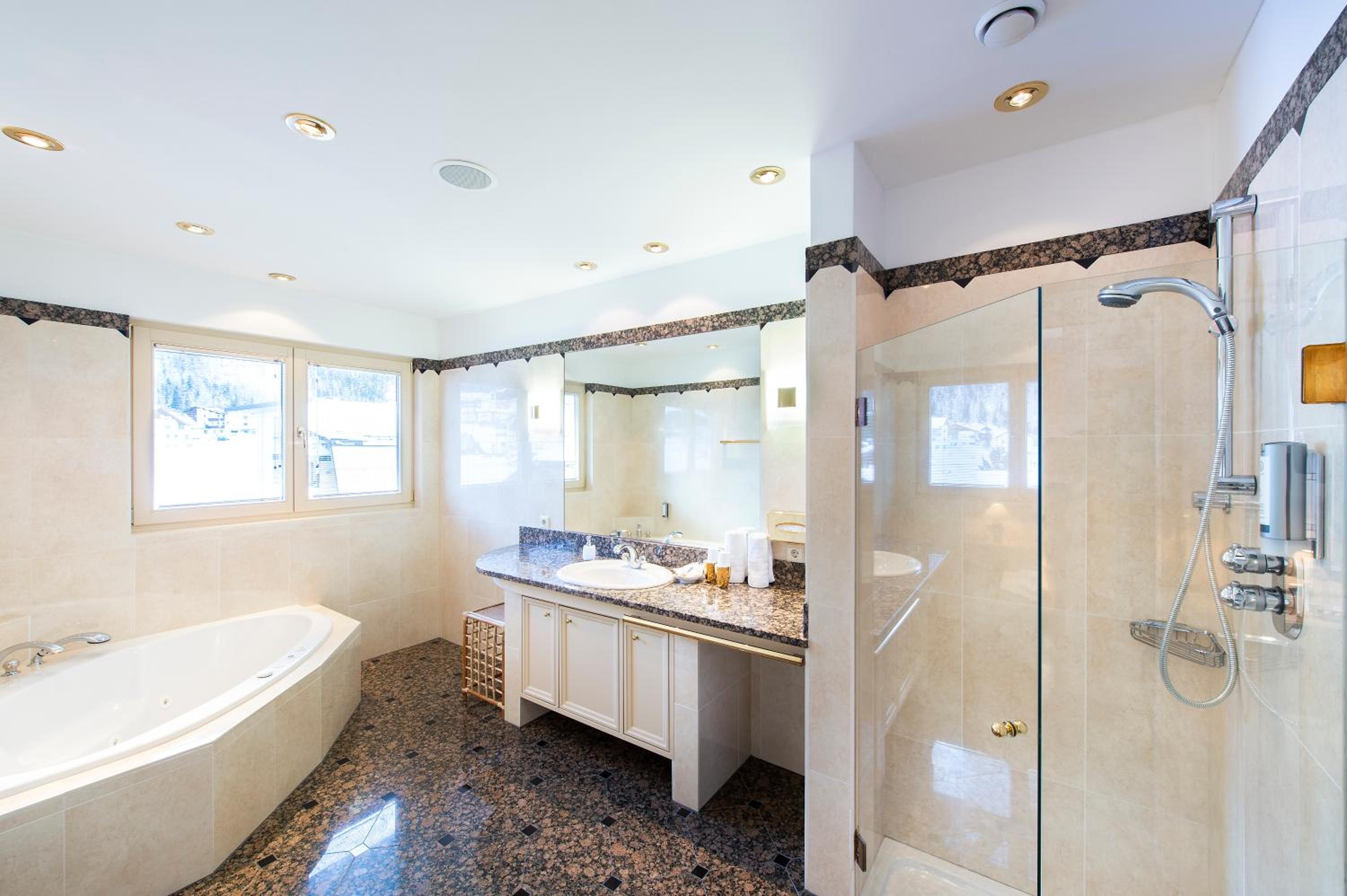 Classic Suite with Balcony photo 3
