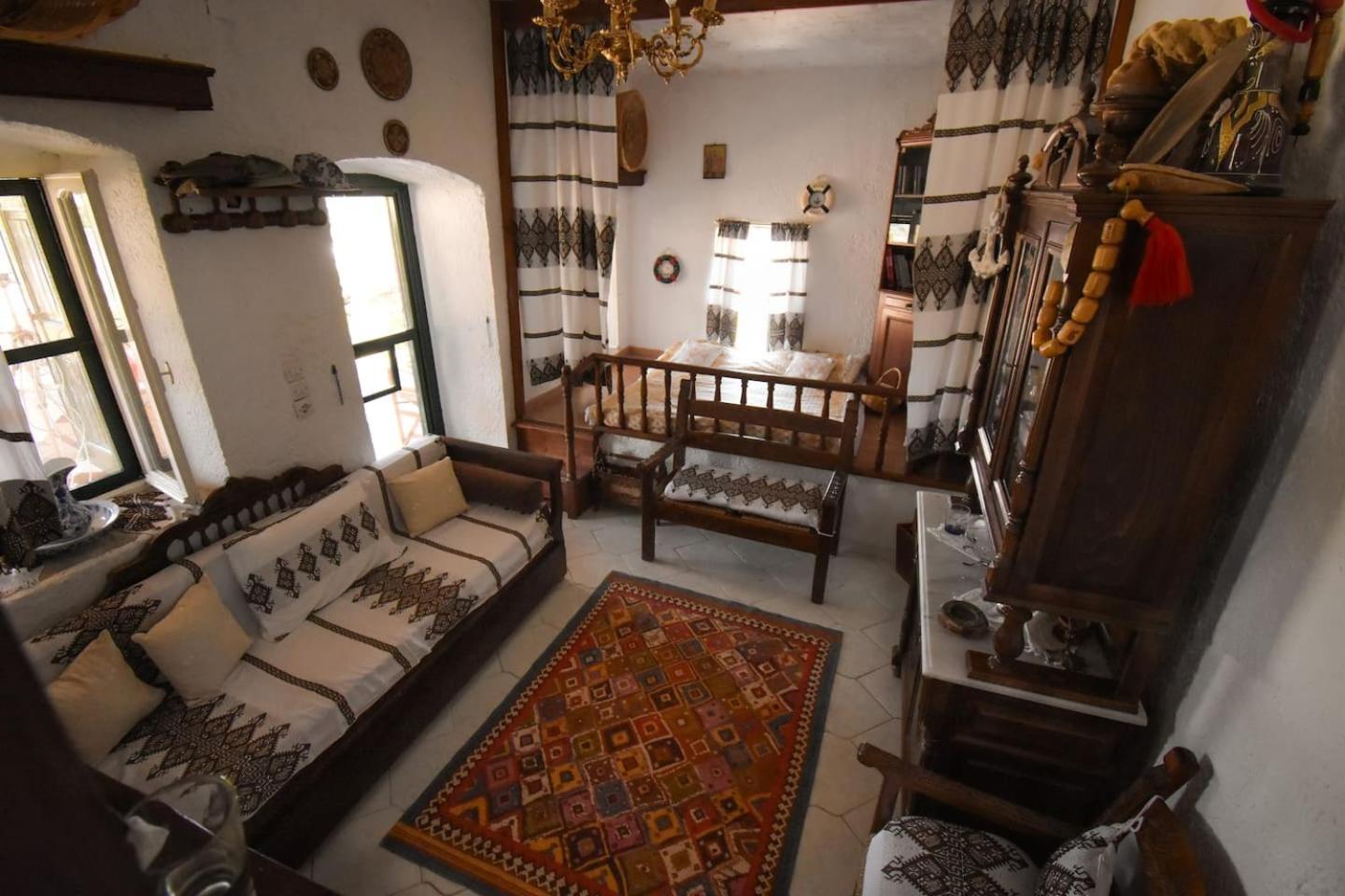 One-Bedroom House photo 1