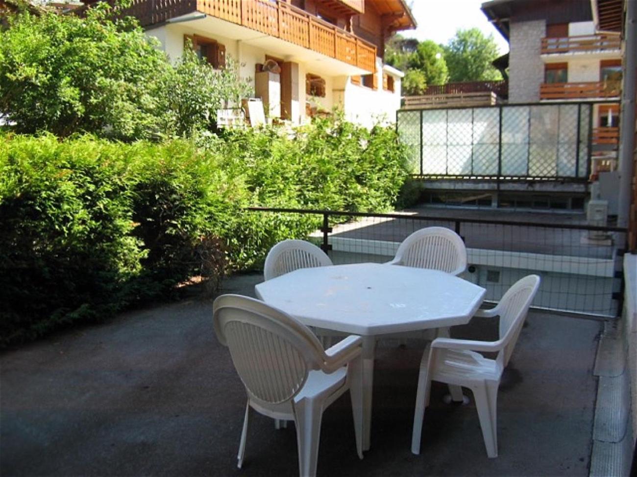 Apartment with Mountain View