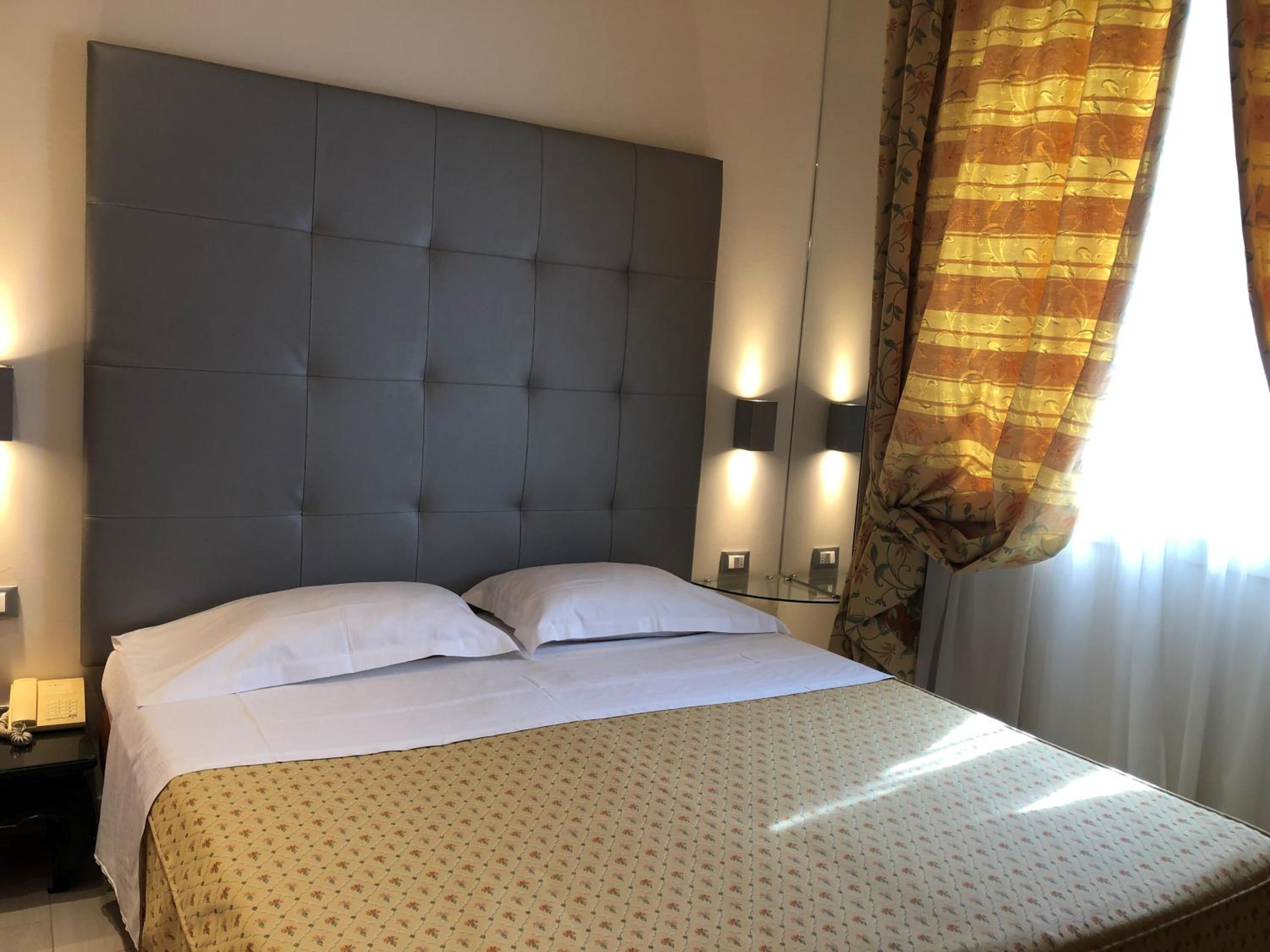 Economy Double Room - Photo 3