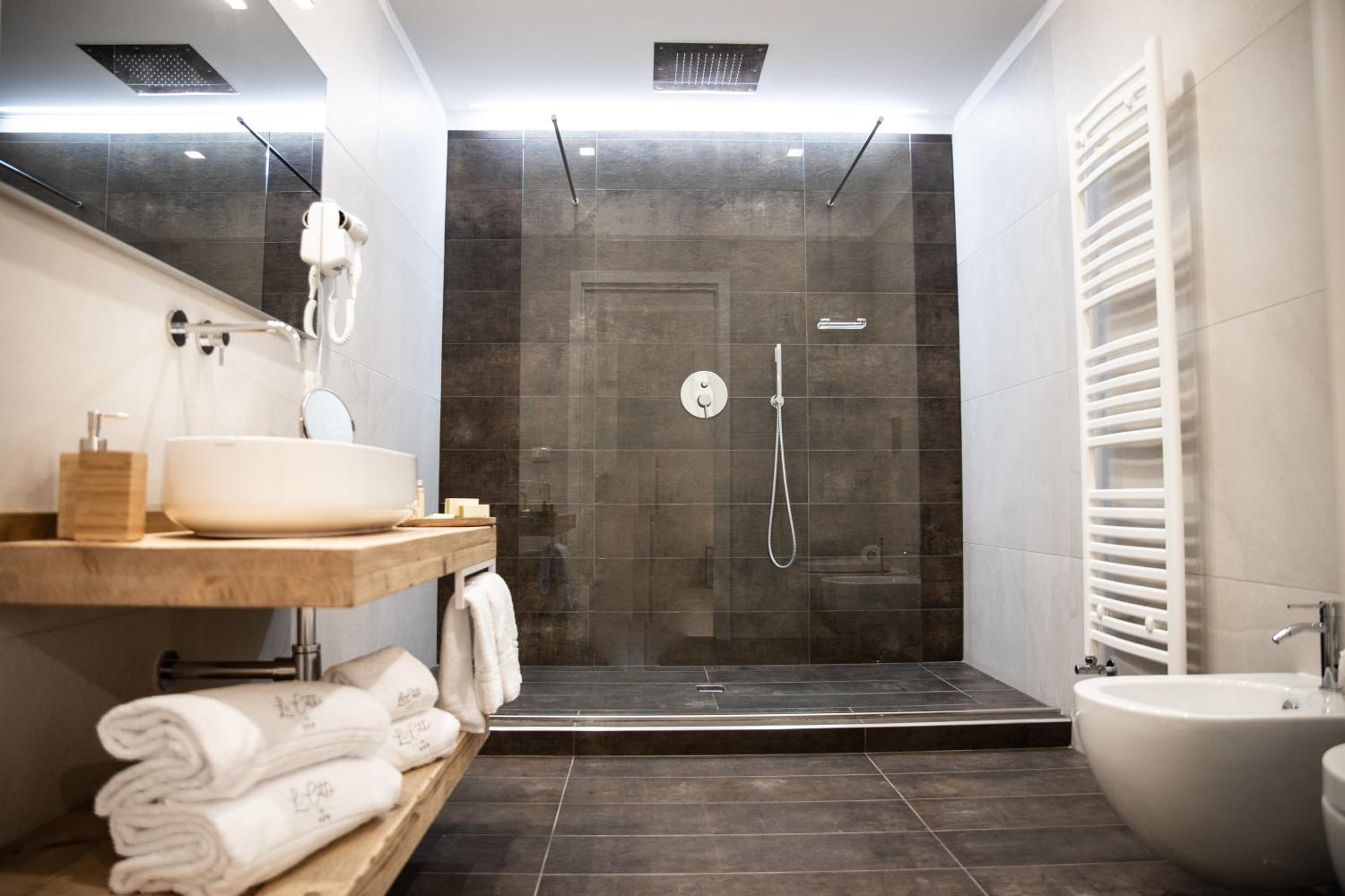Deluxe Triple Room - Photo 8