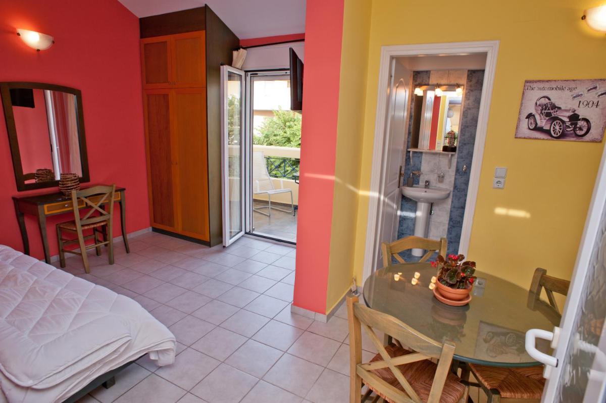 Studio Apartment photo 2